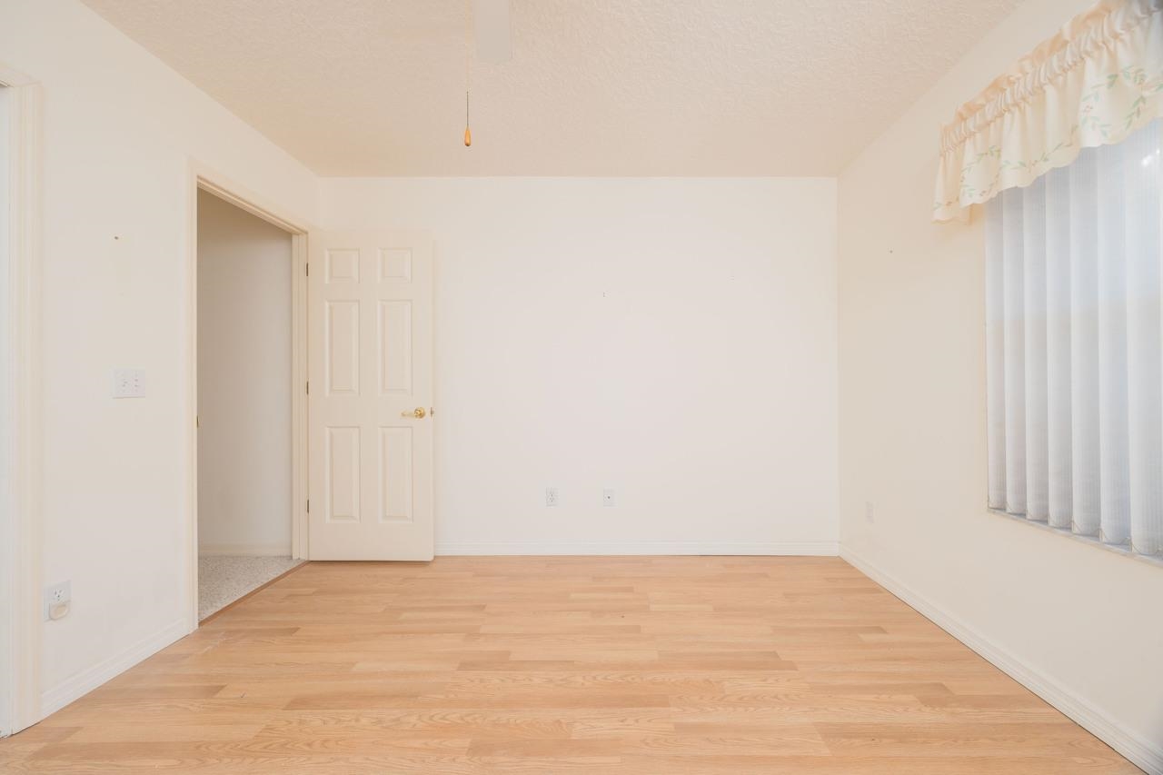 Image 29 of 35 For 137 Captains Pointe Cir