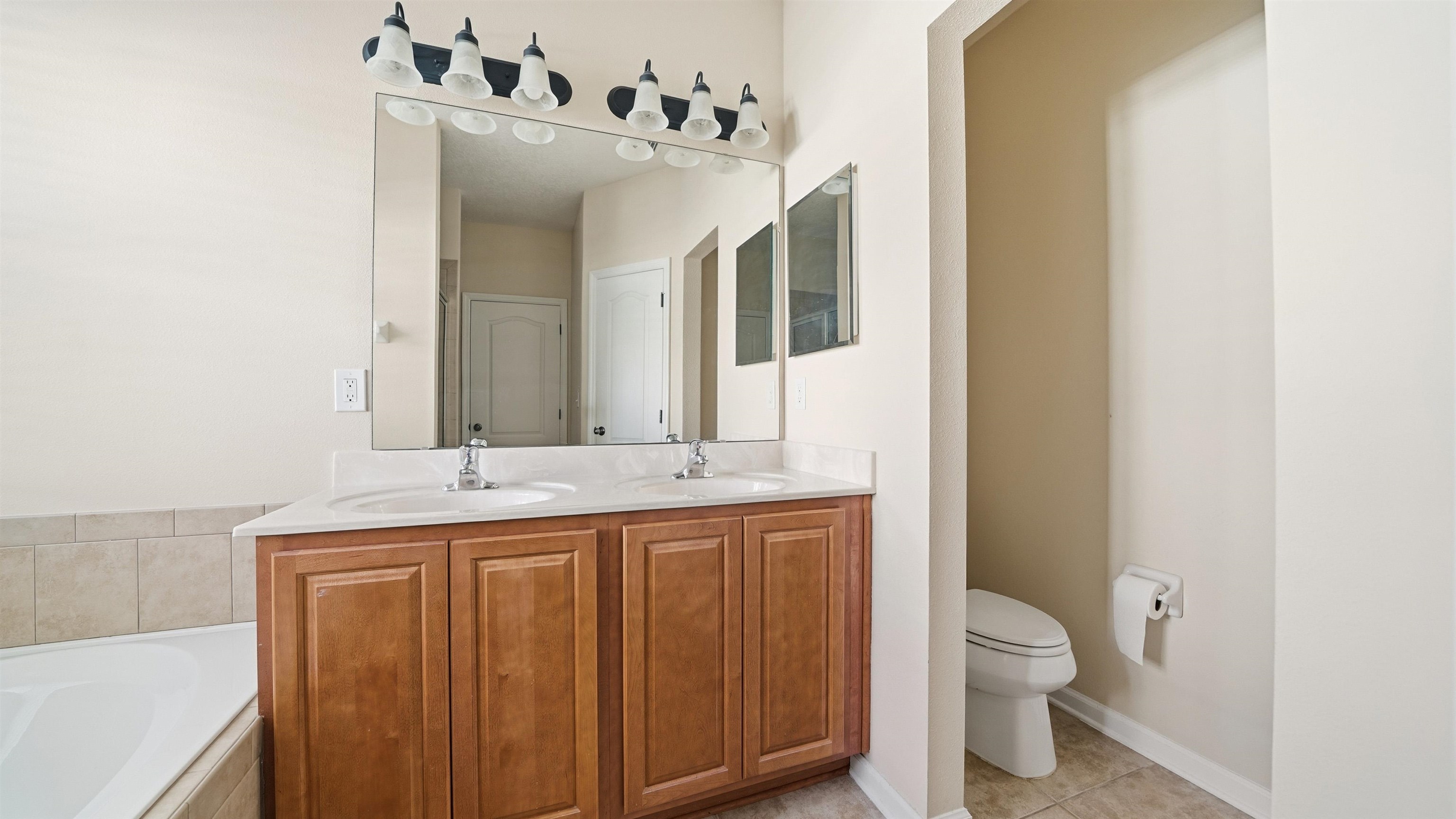 Image 18 of 65 For 1121 Overdale Rd