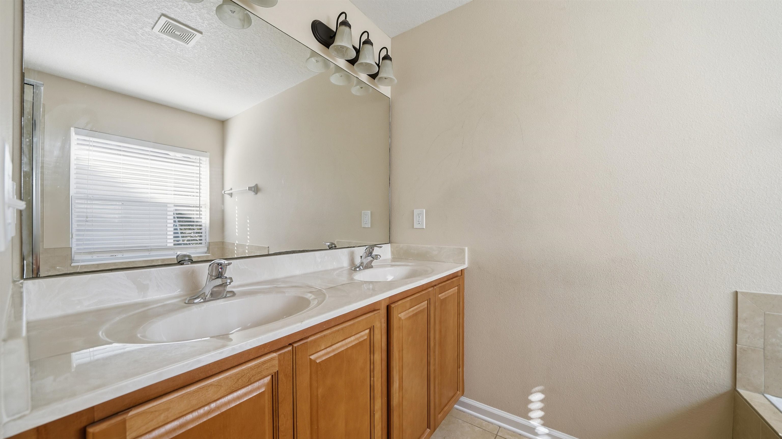 Image 28 of 65 For 1121 Overdale Rd