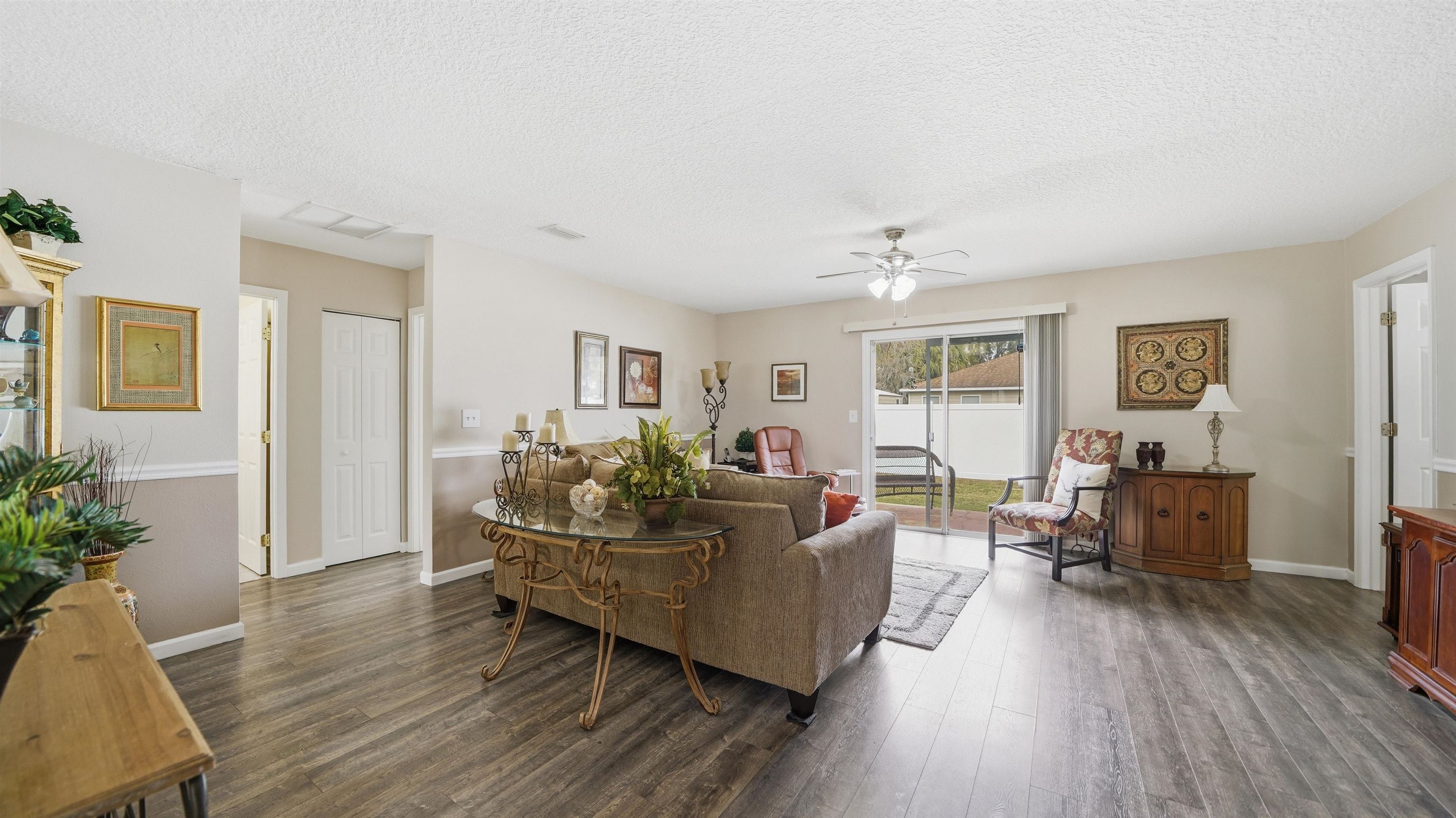 Image 12 of 39 For 1404 Diana Dr