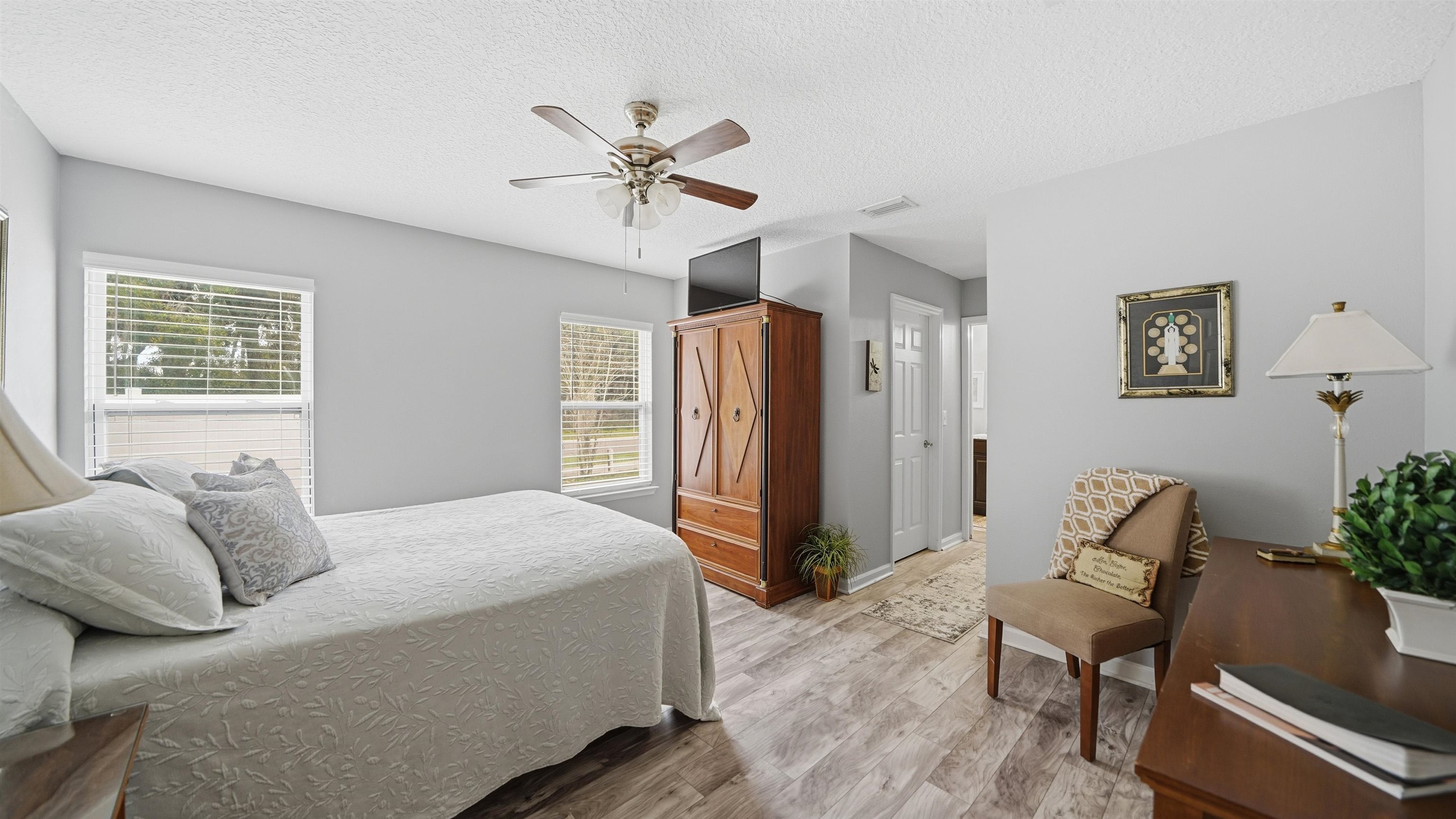 Image 13 of 39 For 1404 Diana Dr