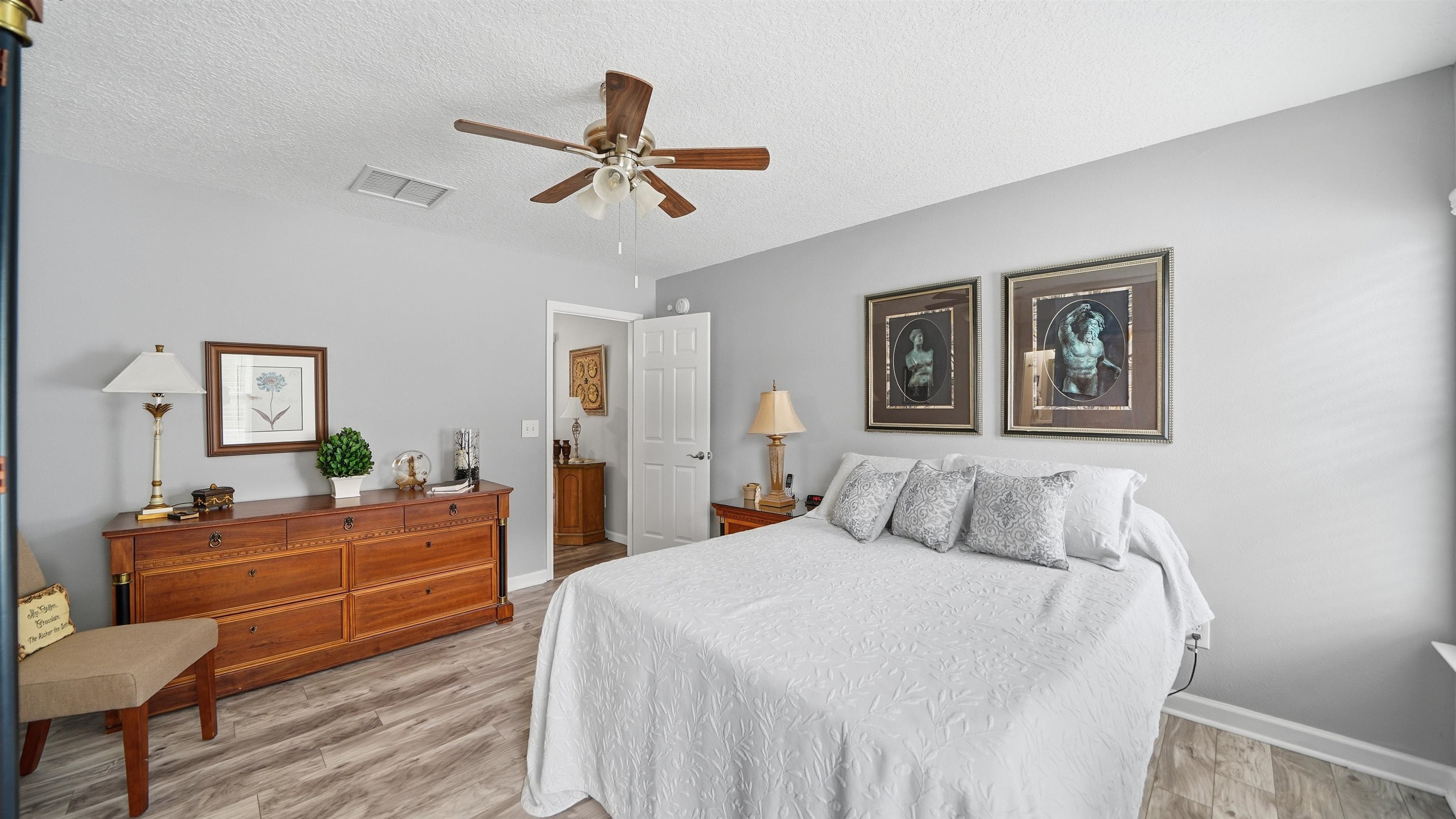 Image 14 of 39 For 1404 Diana Dr