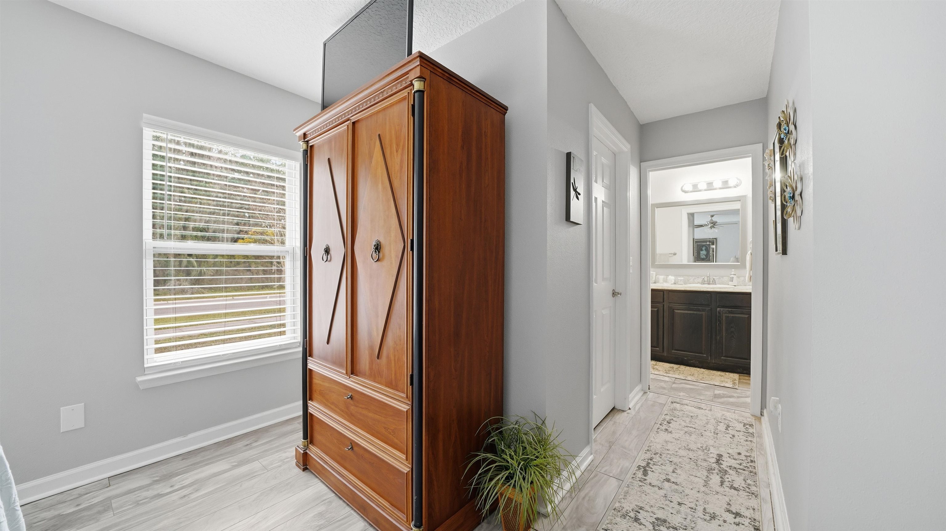 Image 15 of 39 For 1404 Diana Dr