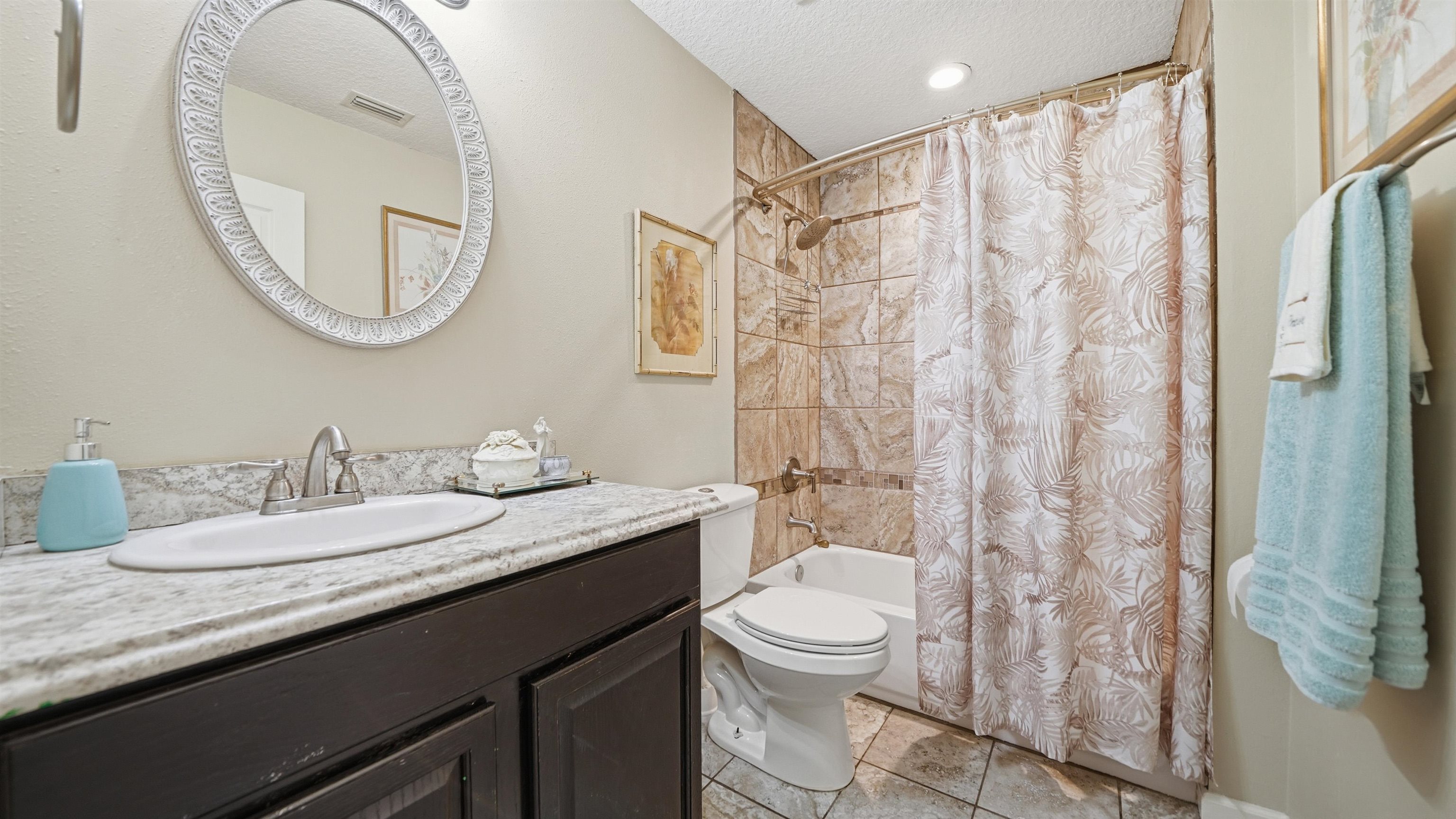 Image 21 of 39 For 1404 Diana Dr