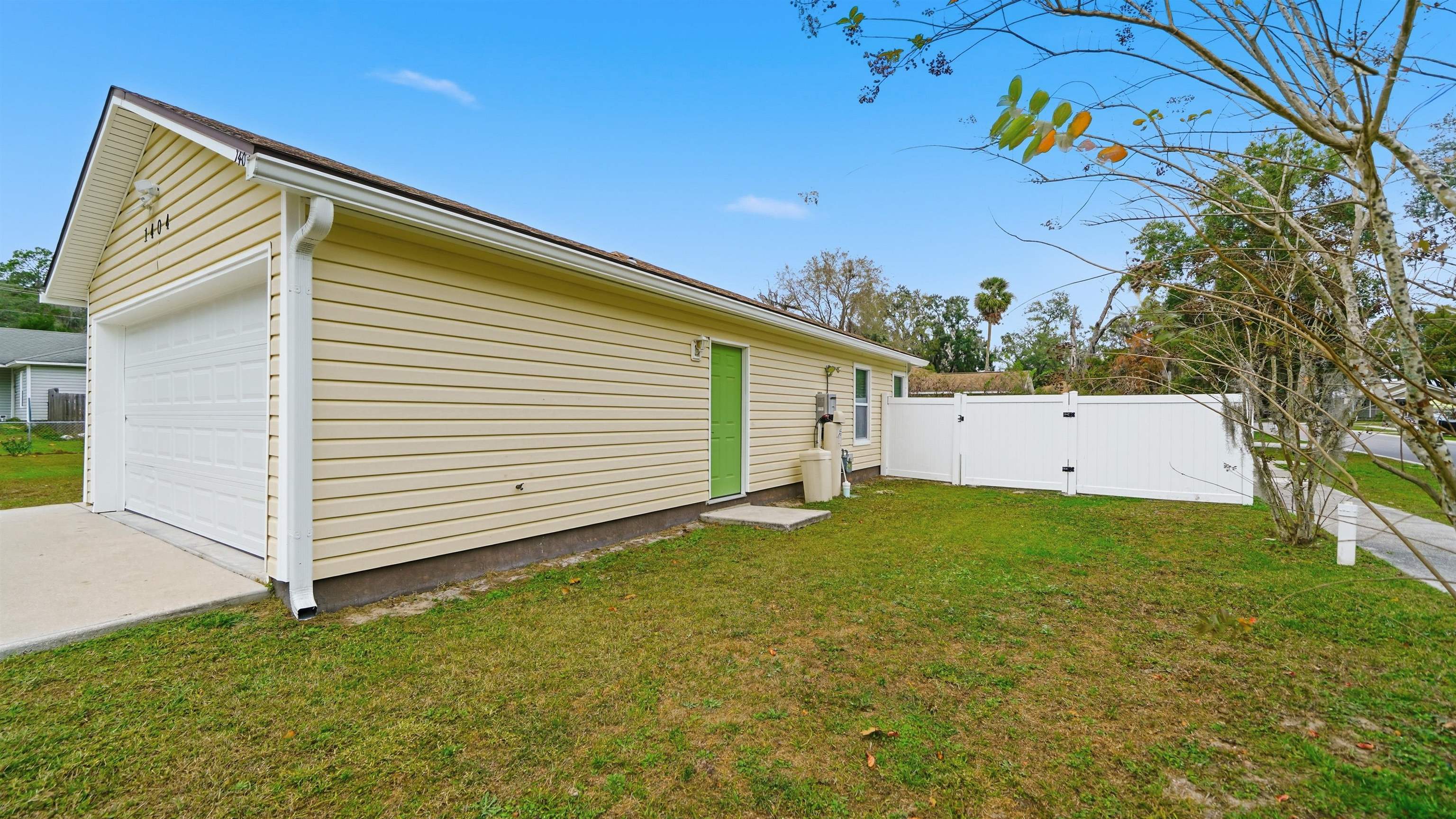 Image 30 of 39 For 1404 Diana Dr