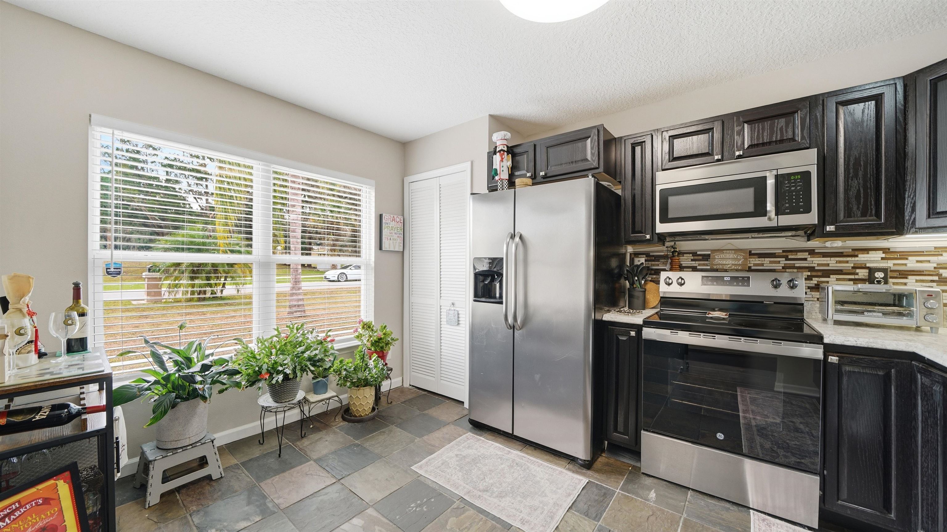 Image 6 of 39 For 1404 Diana Dr