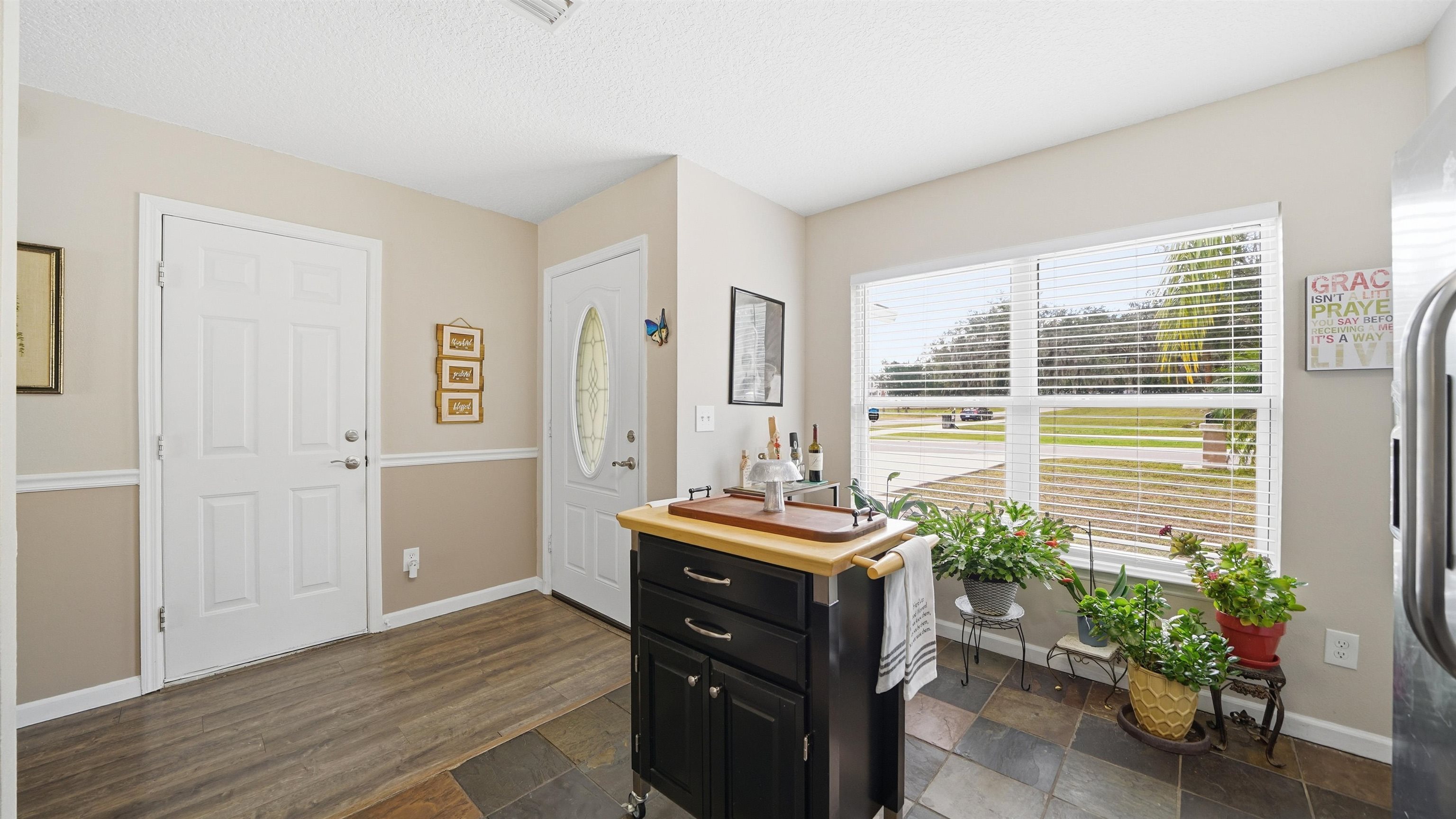 Image 7 of 39 For 1404 Diana Dr