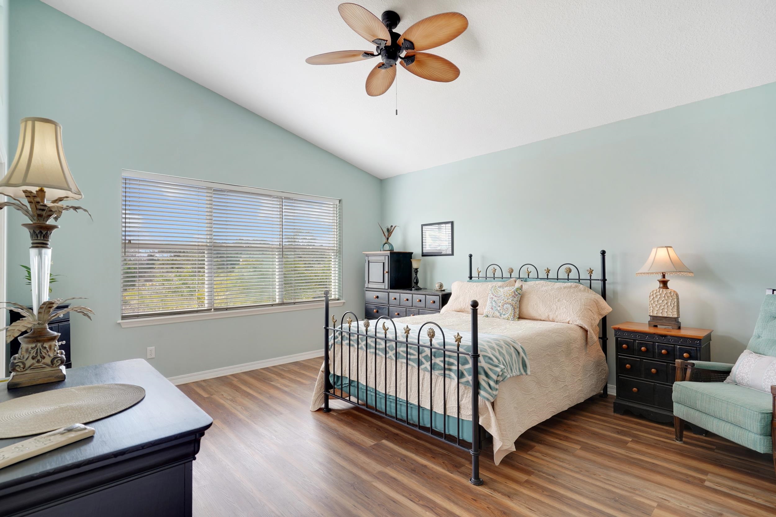 Image 25 of 42 For 101 Marsh Place North