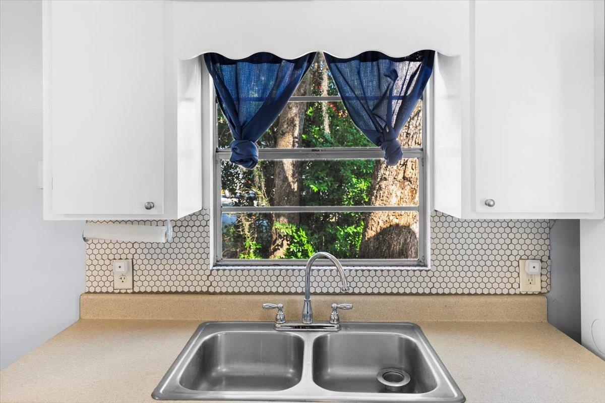 Image 10 of 35 For 33 Arenta St