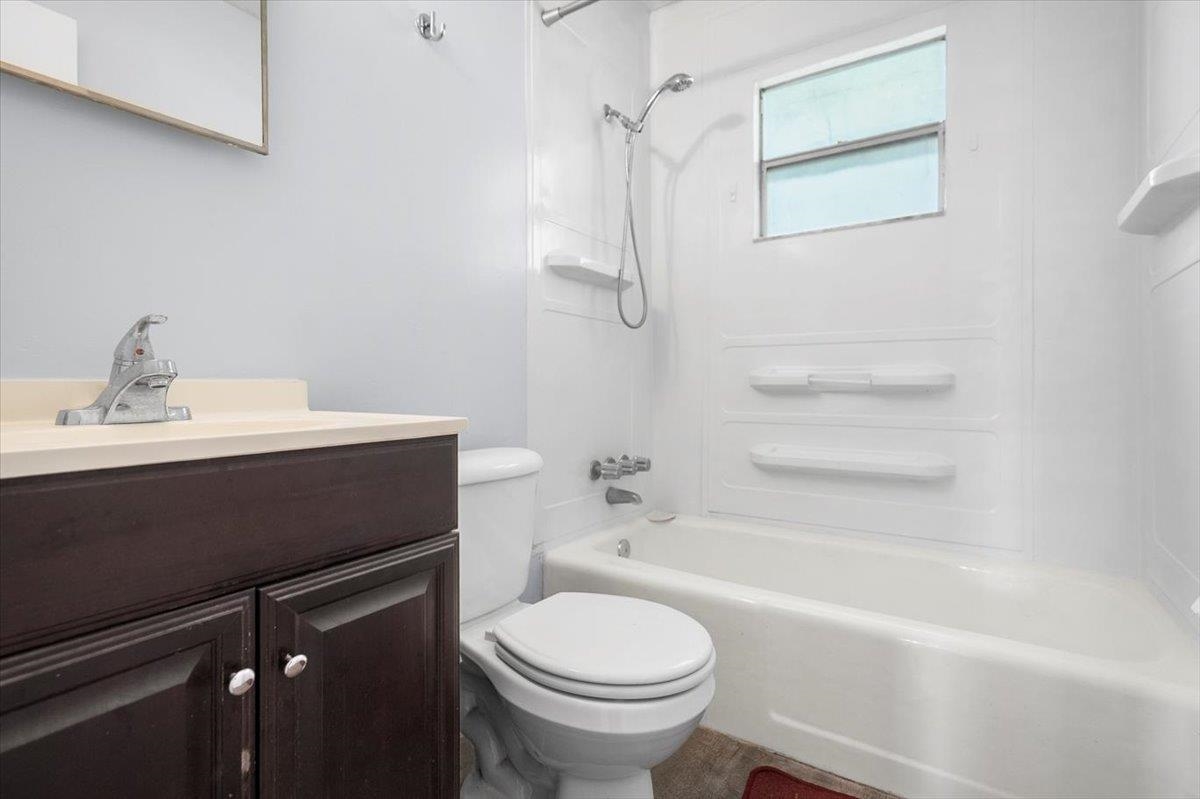 Image 16 of 35 For 33 Arenta St