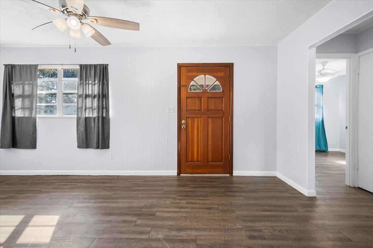 Image 4 of 35 For 33 Arenta St