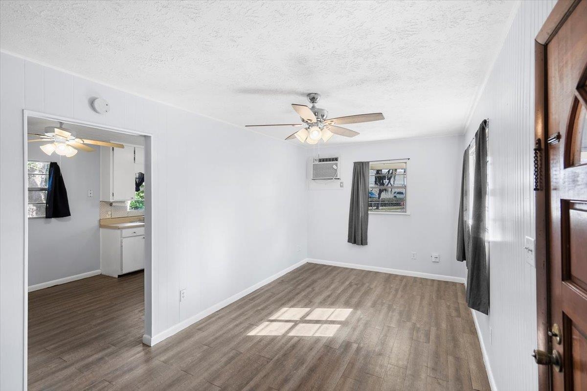 Image 8 of 35 For 33 Arenta St