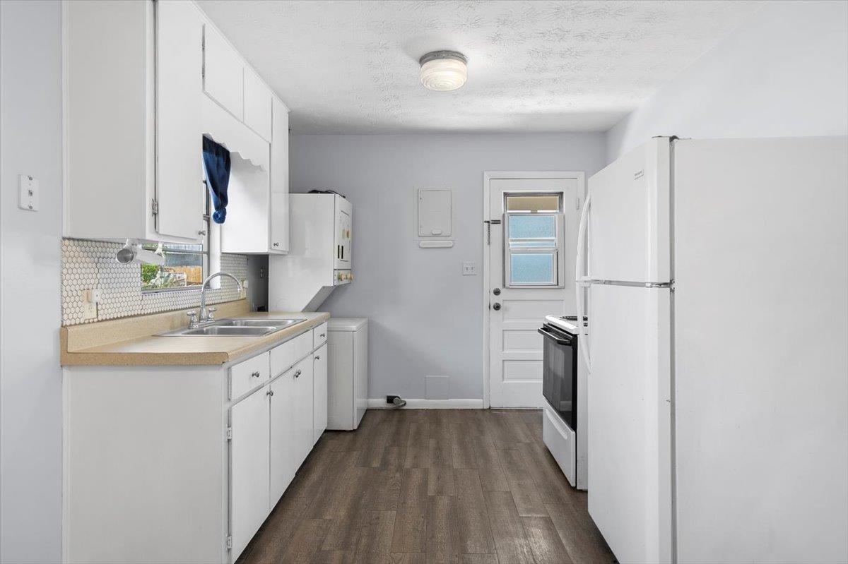 Image 9 of 35 For 33 Arenta St