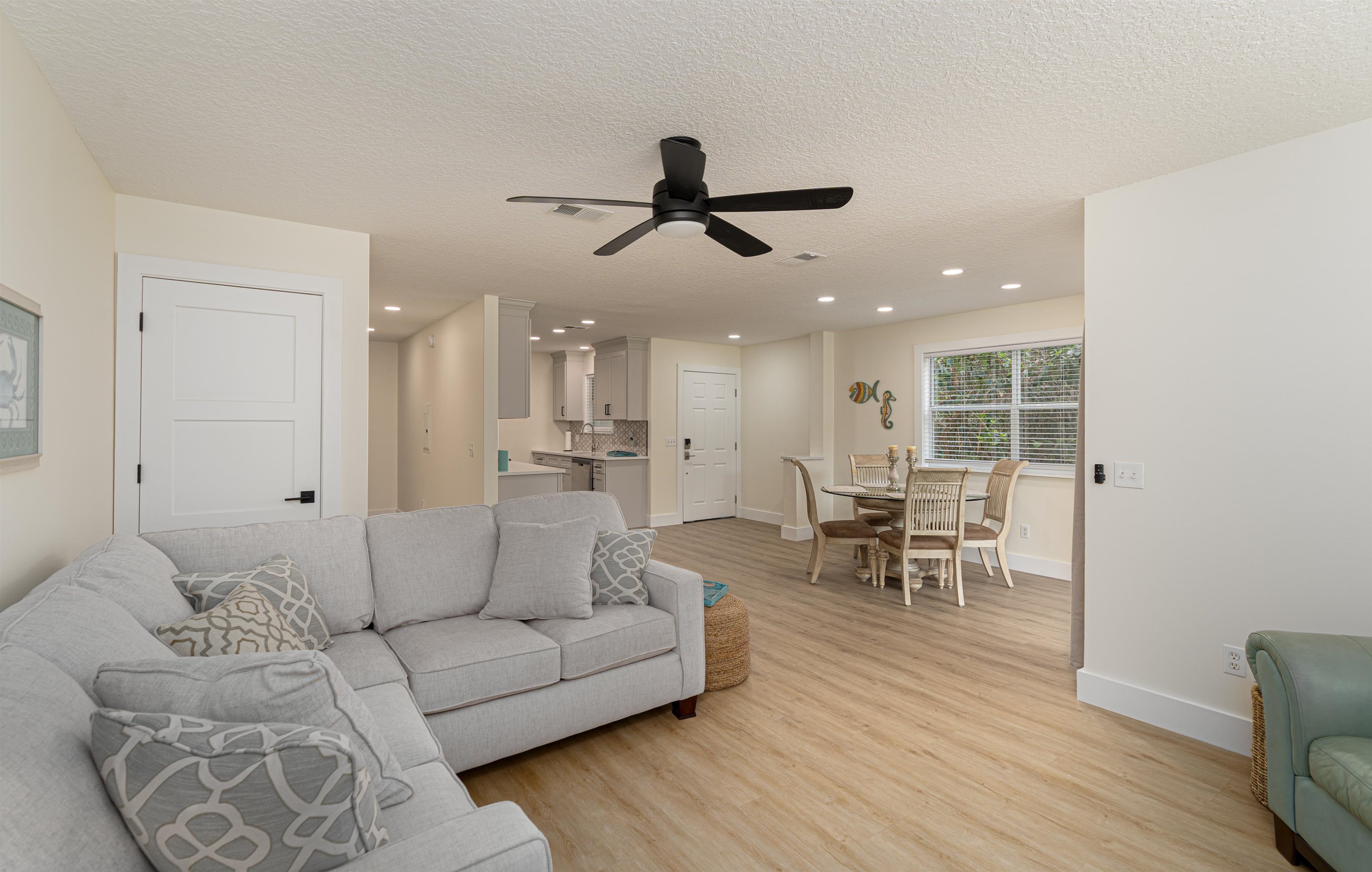 Image 14 of 68 For 203 E St  