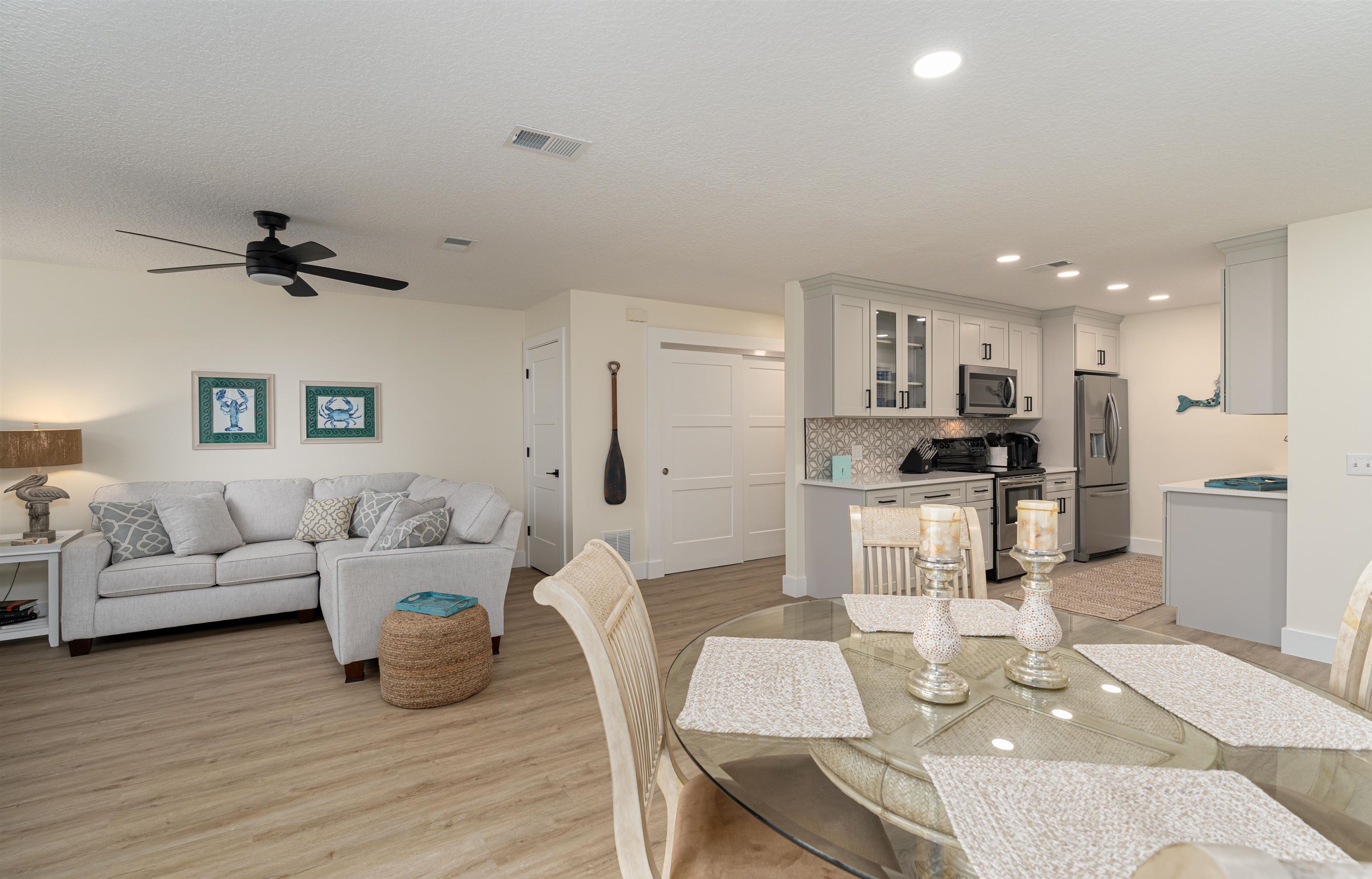 Image 15 of 68 For 203 E St  