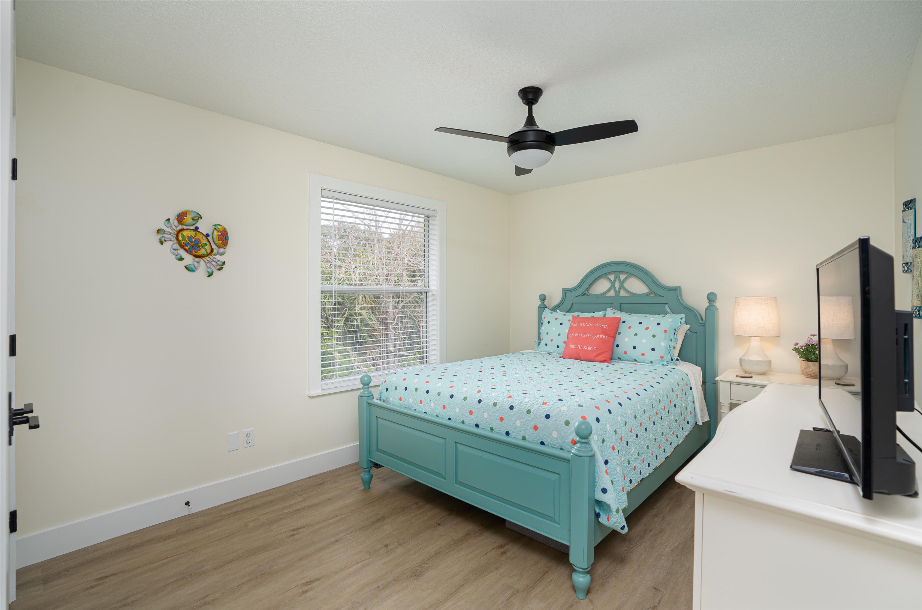 Image 16 of 68 For 203 E St  