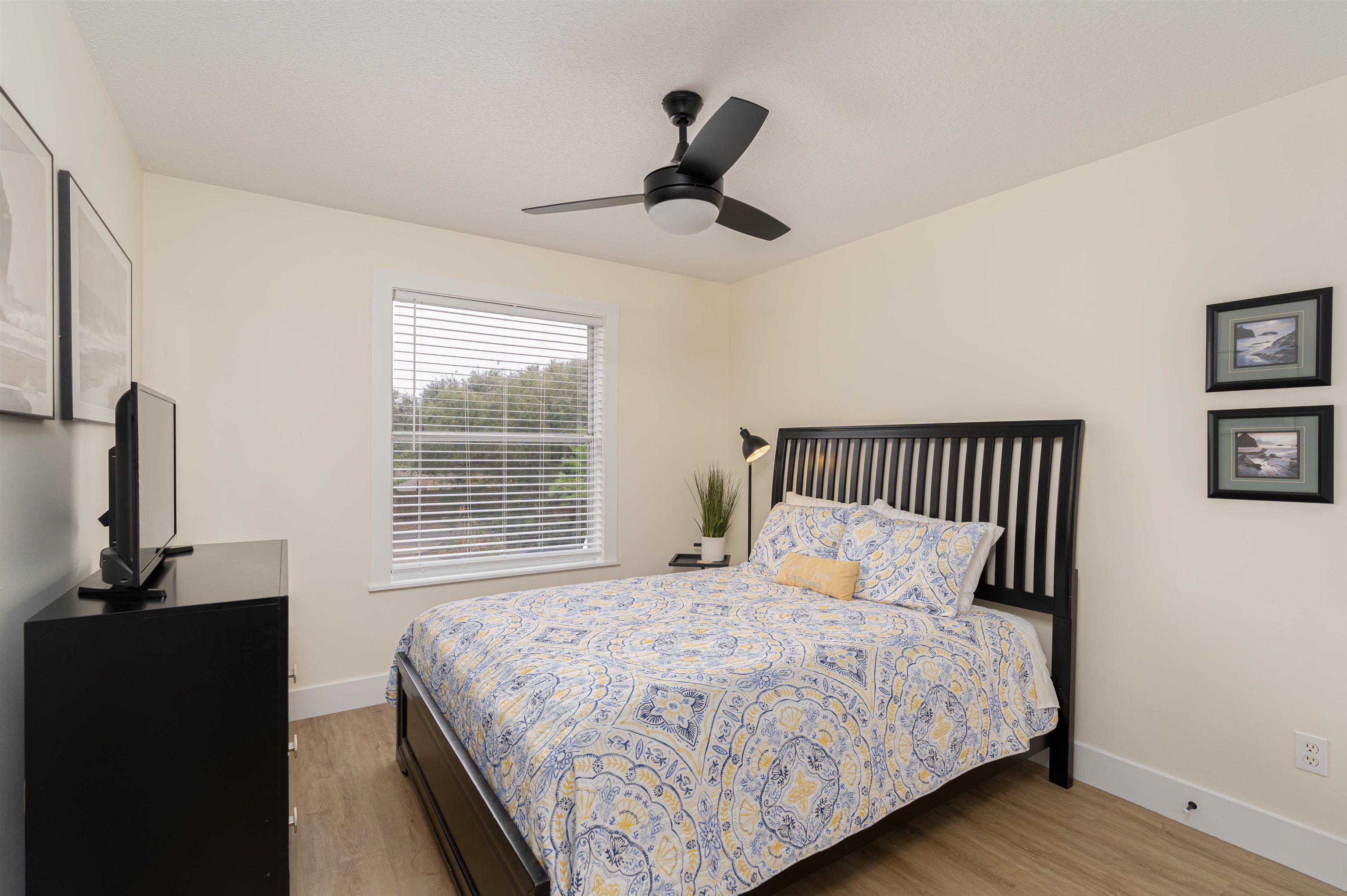 Image 18 of 68 For 203 E St  