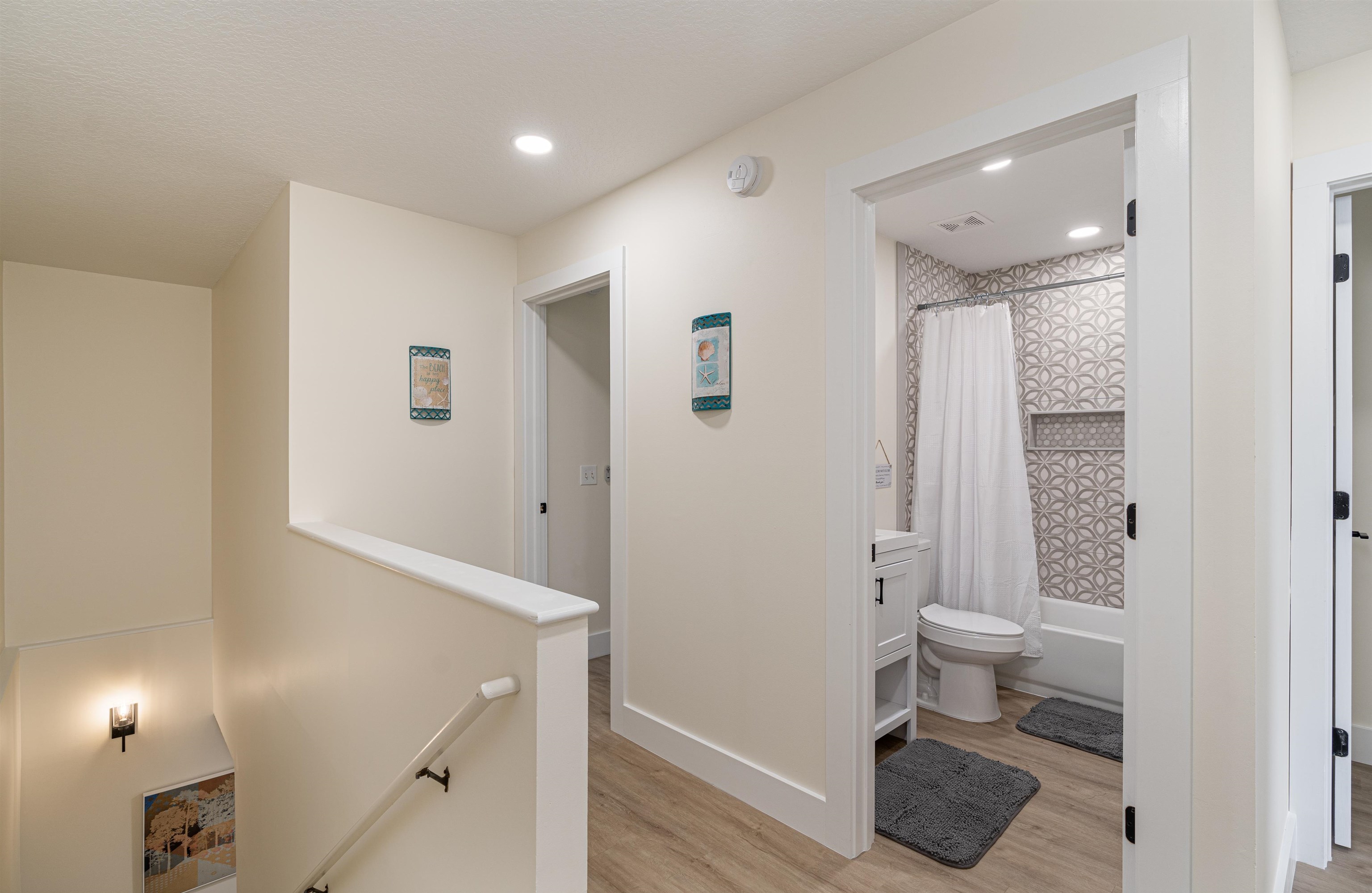 Image 20 of 68 For 203 E St  