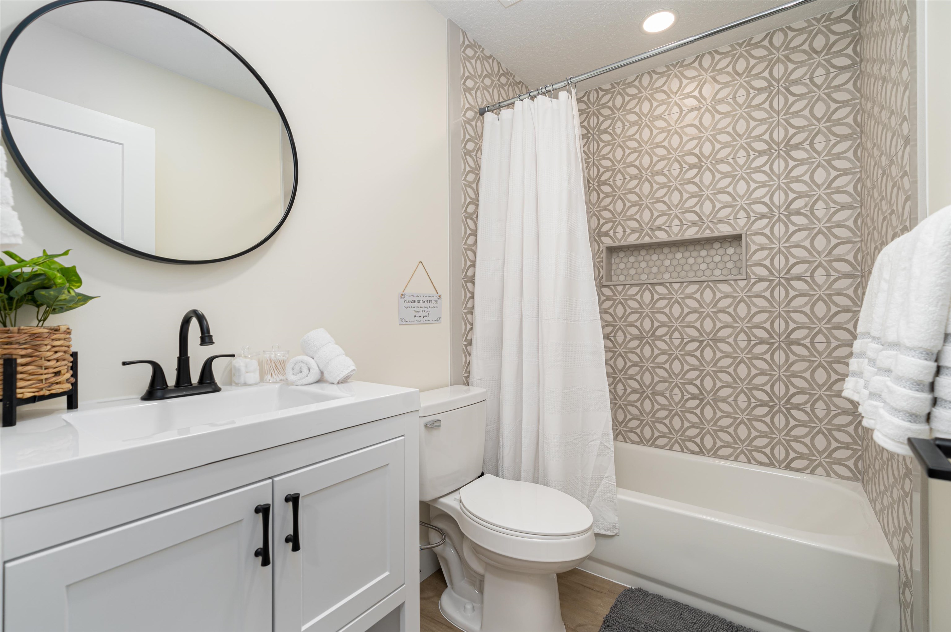 Image 21 of 68 For 203 E St  