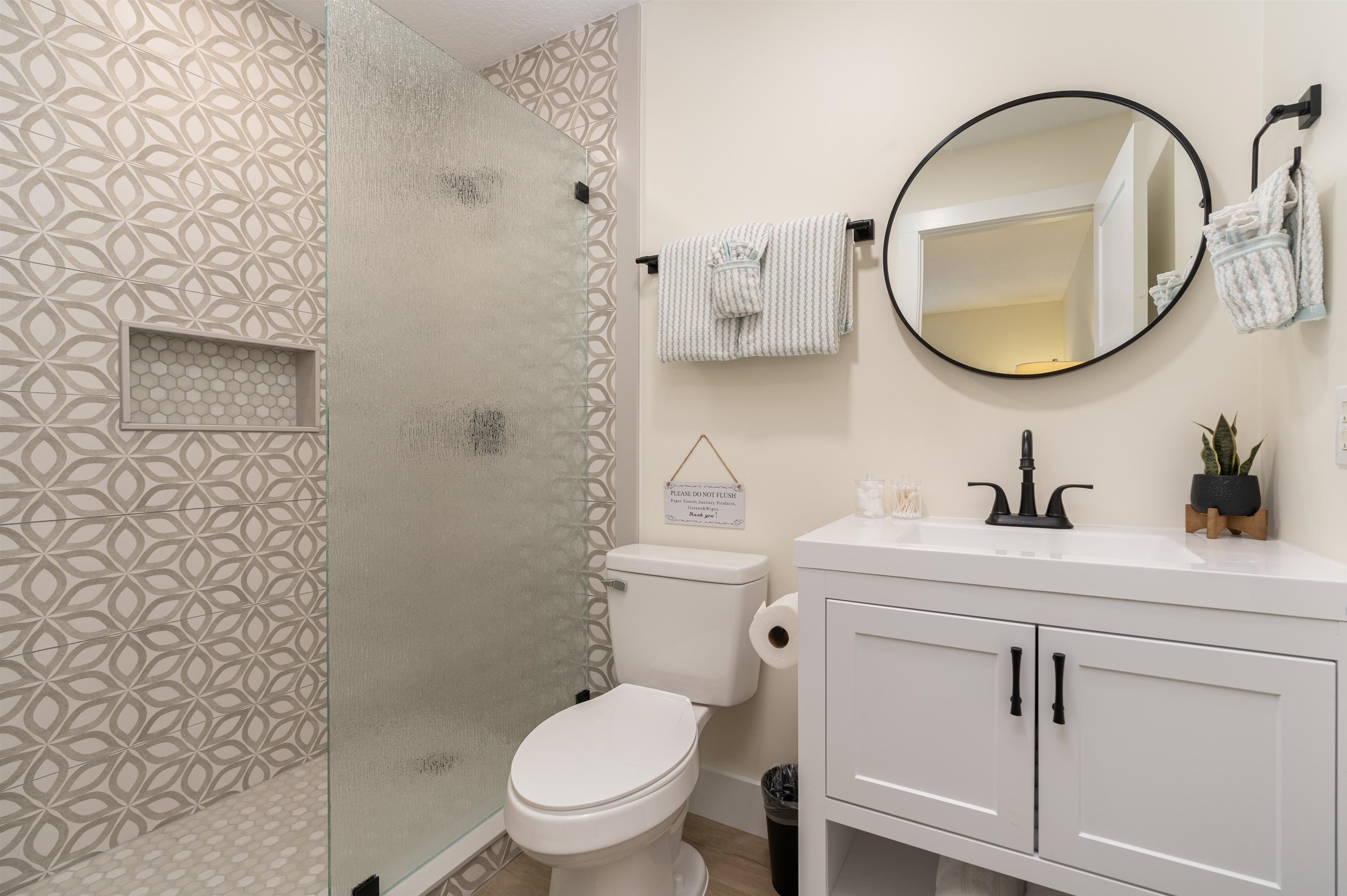 Image 22 of 68 For 203 E St  