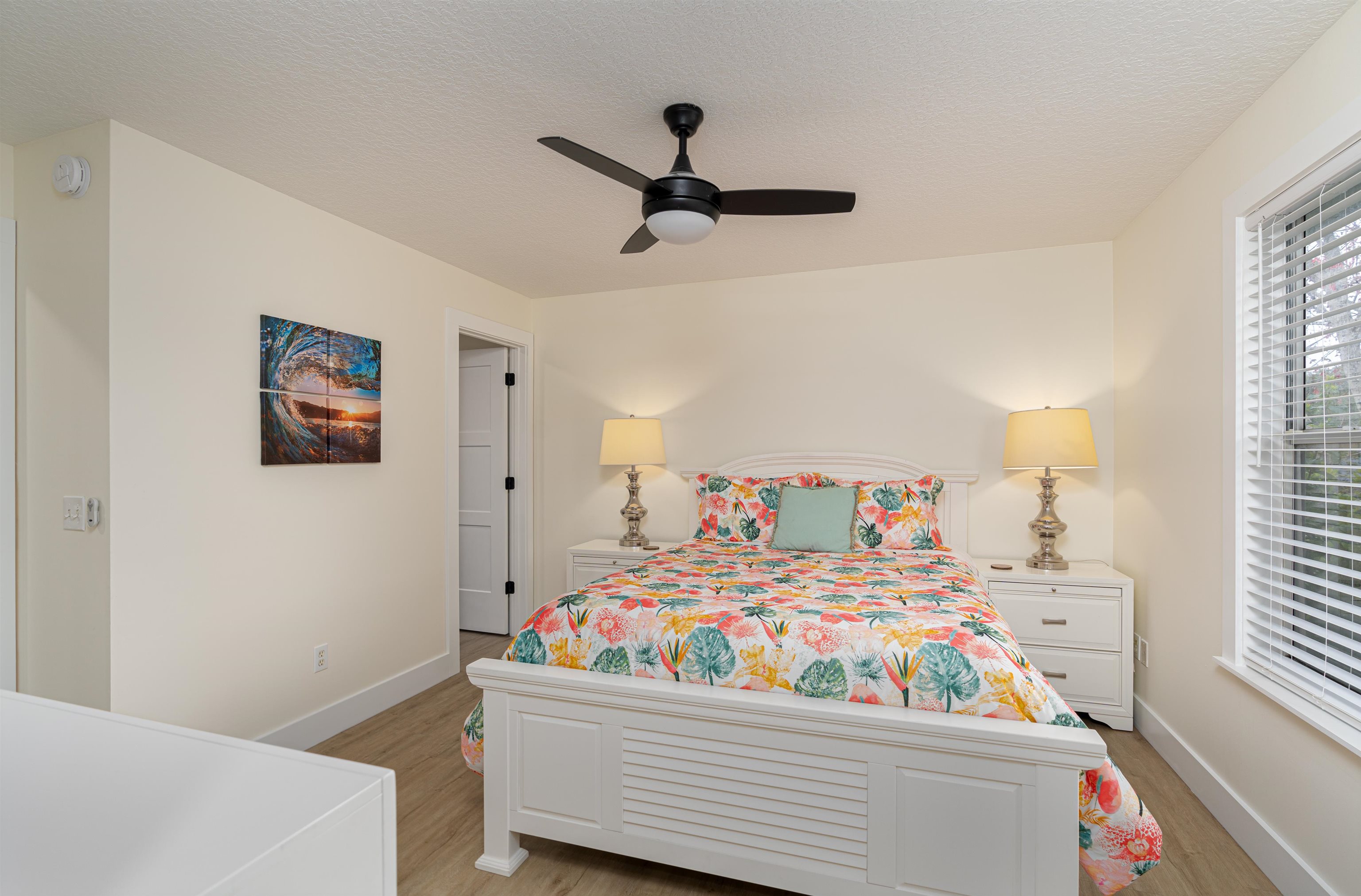 Image 24 of 68 For 203 E St  