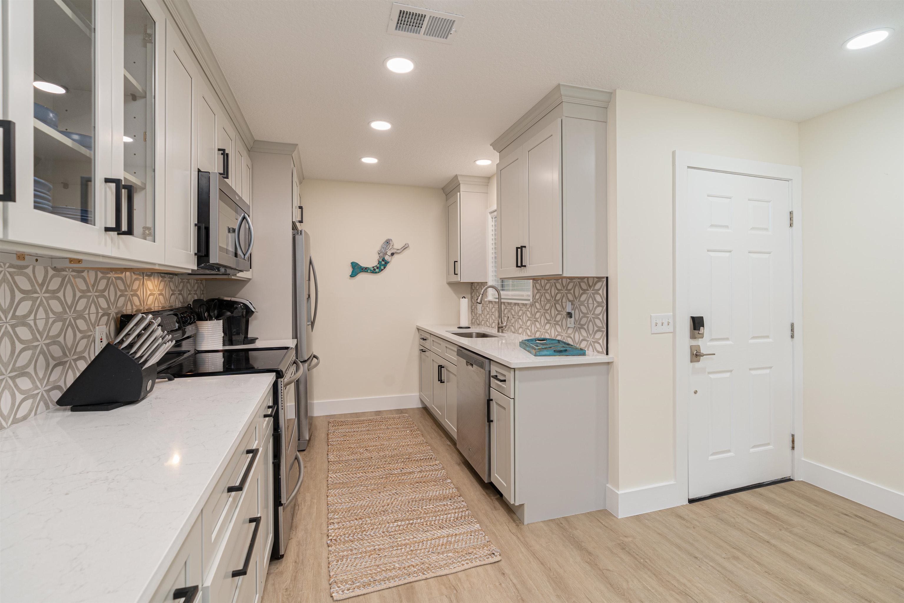 Image 6 of 68 For 203 E St  