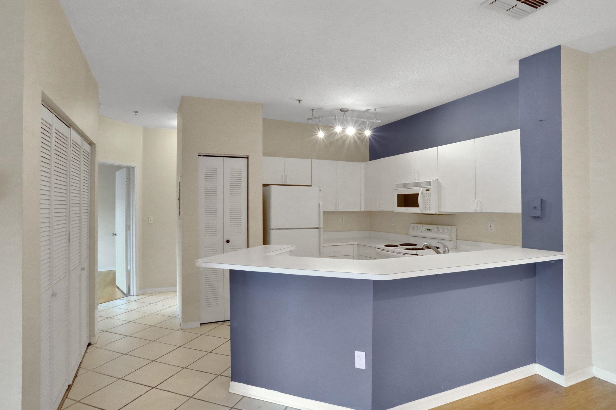 Image 10 of 47 For 510 Florida Club Blvd  304