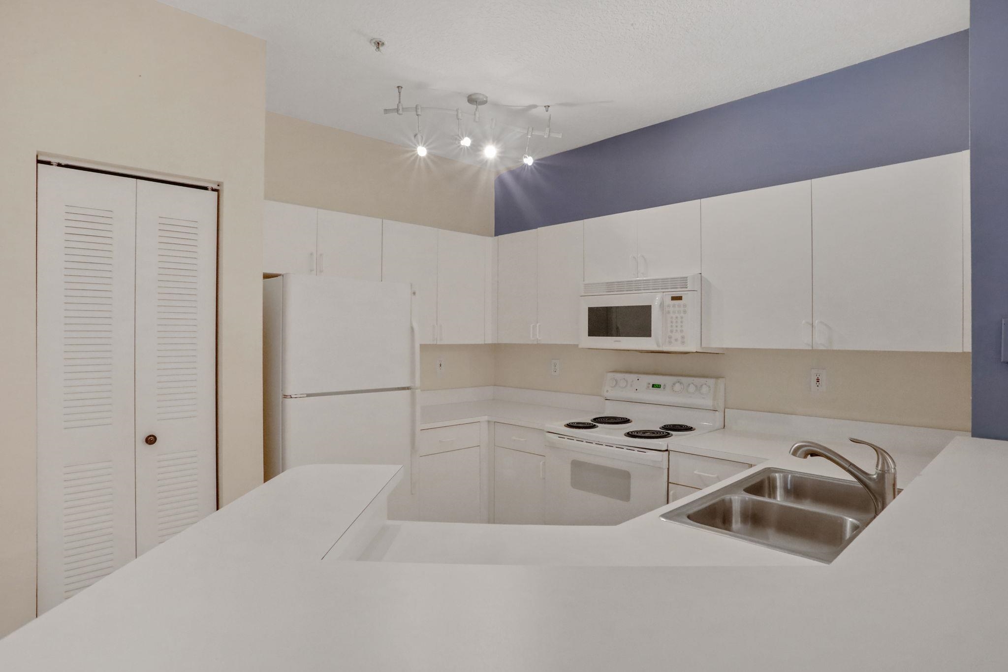 Image 11 of 47 For 510 Florida Club Blvd  304