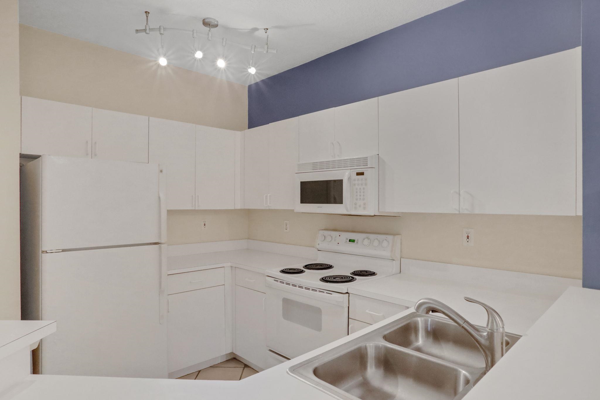 Image 12 of 47 For 510 Florida Club Blvd  304