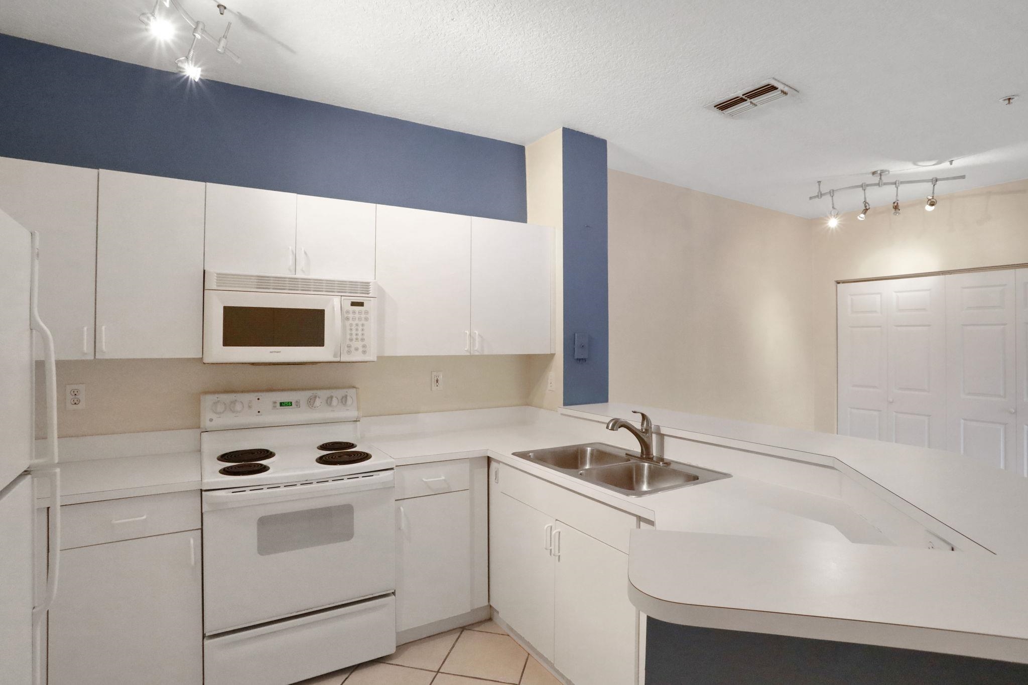 Image 13 of 47 For 510 Florida Club Blvd  304