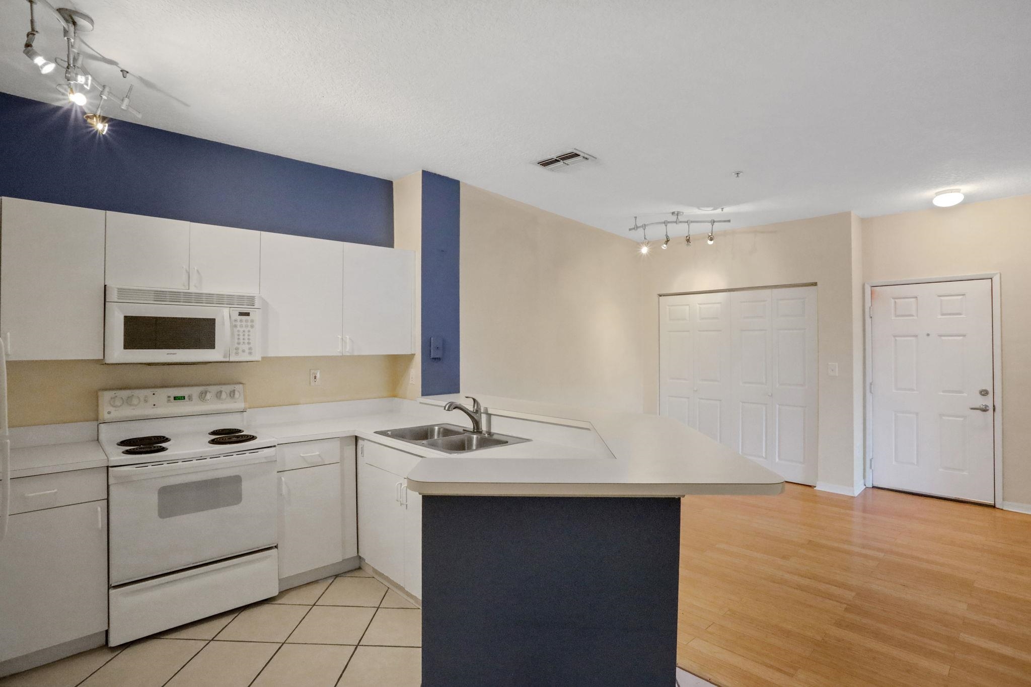 Image 14 of 47 For 510 Florida Club Blvd  304