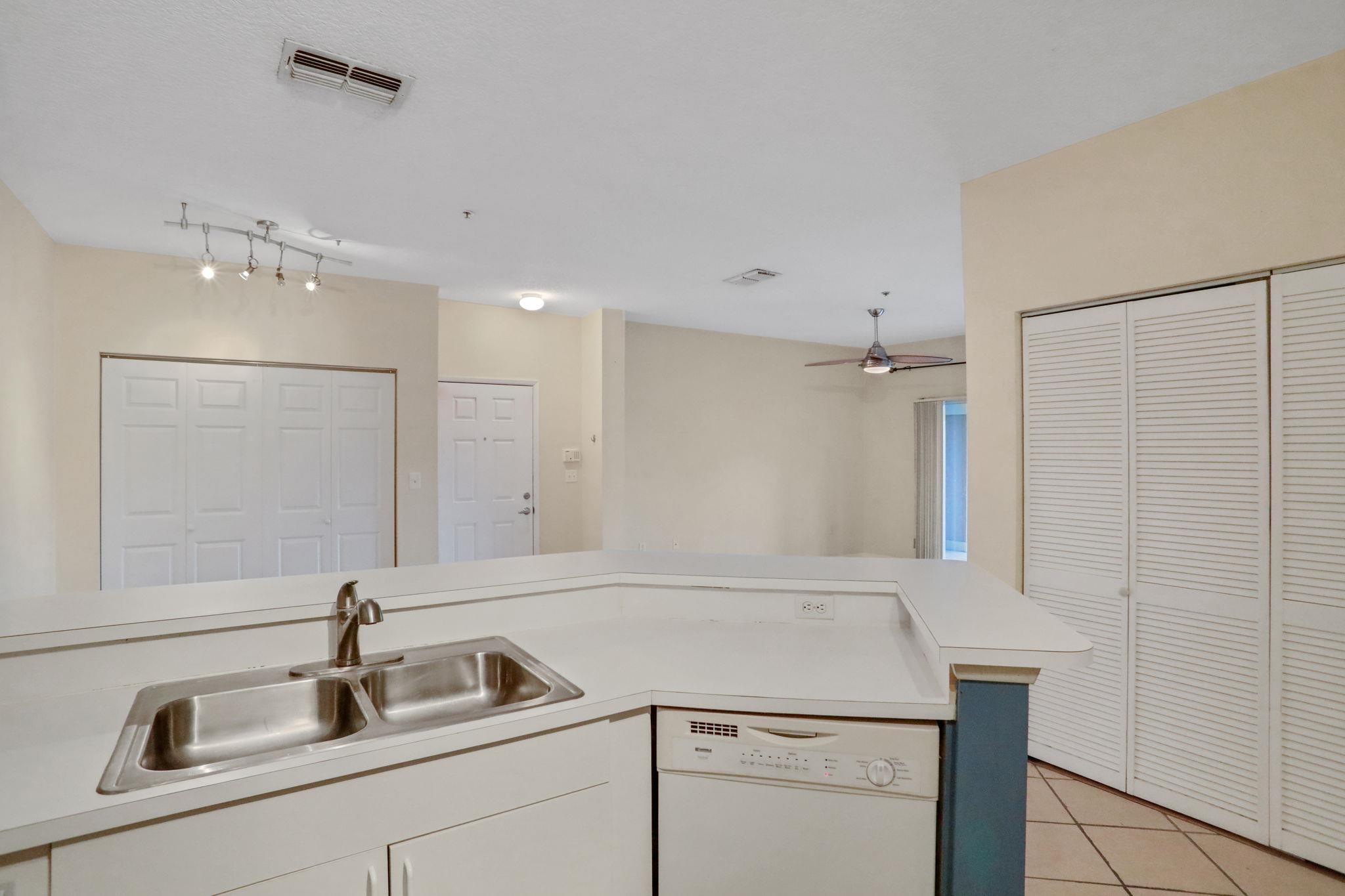 Image 16 of 47 For 510 Florida Club Blvd  304