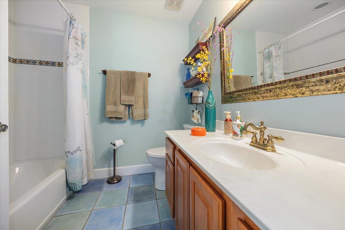 Image 22 of 33 For 2891 Bradford St.