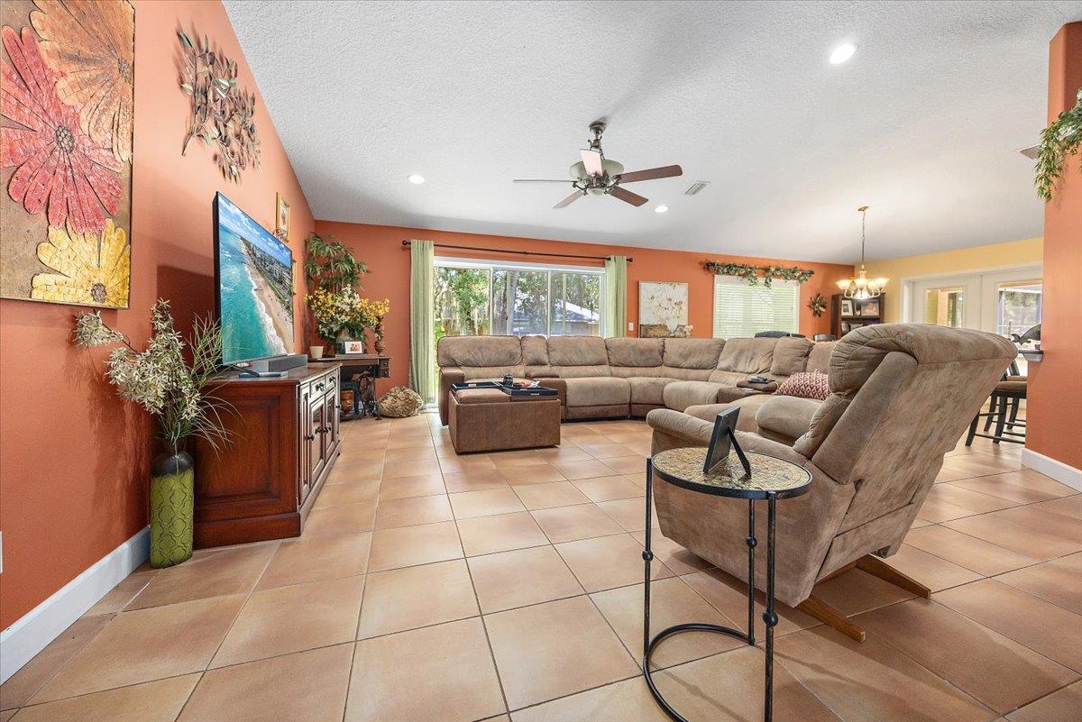 Image 9 of 33 For 2891 Bradford St.