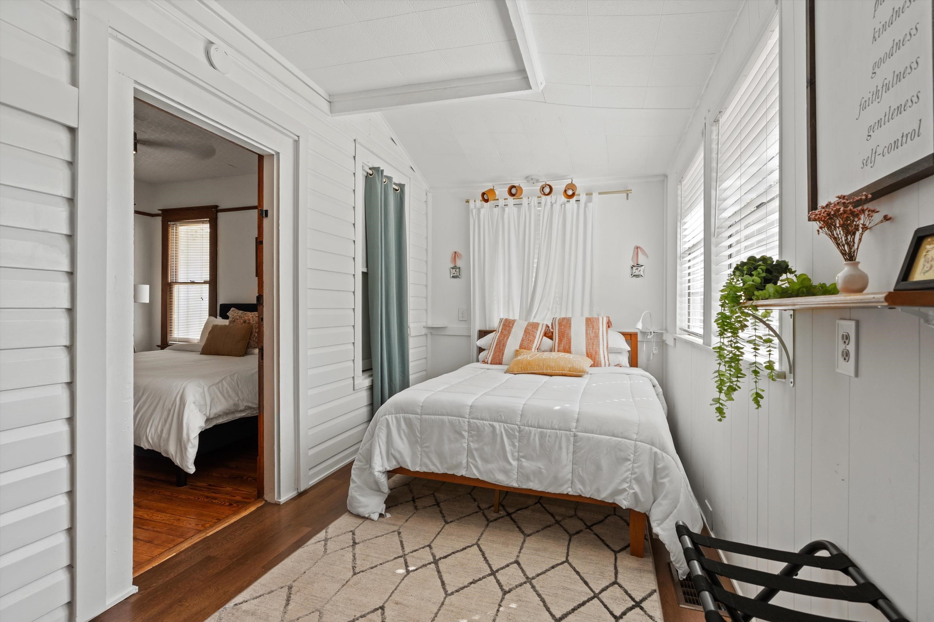 Image 21 of 37 For 33 Cincinnati Ave.