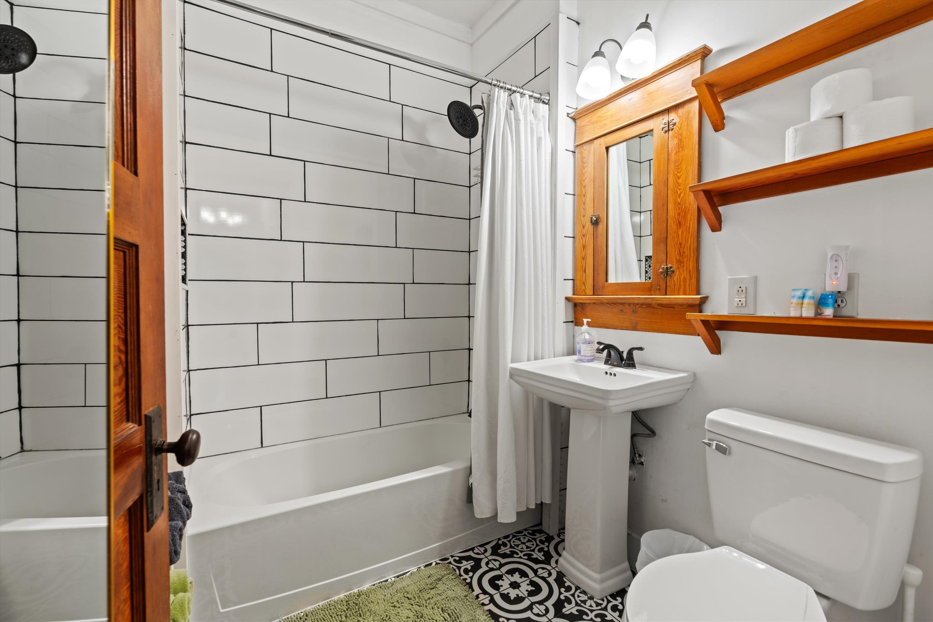 Image 25 of 37 For 33 Cincinnati Ave.