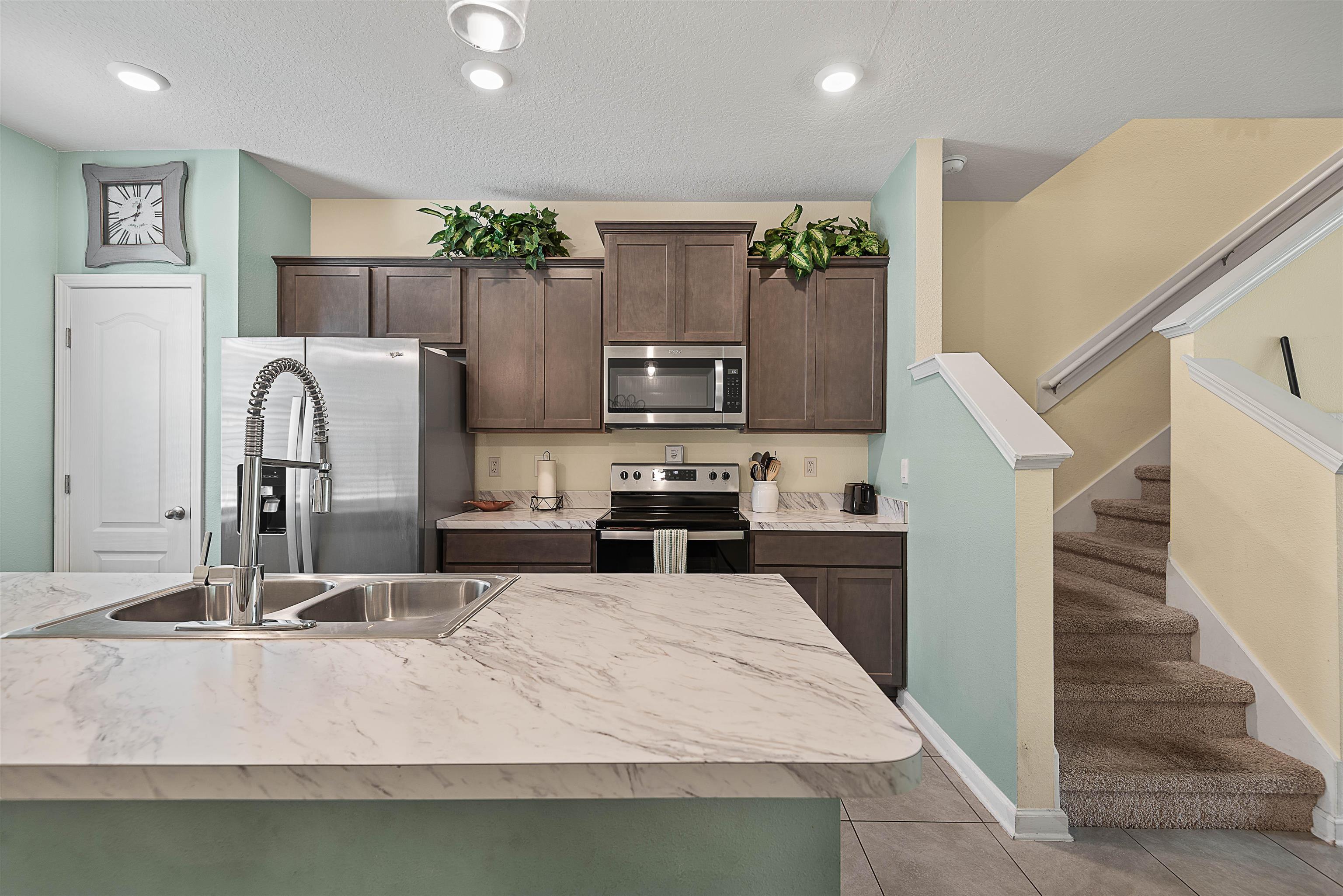 Image 18 of 37 For 877 Rotary Road