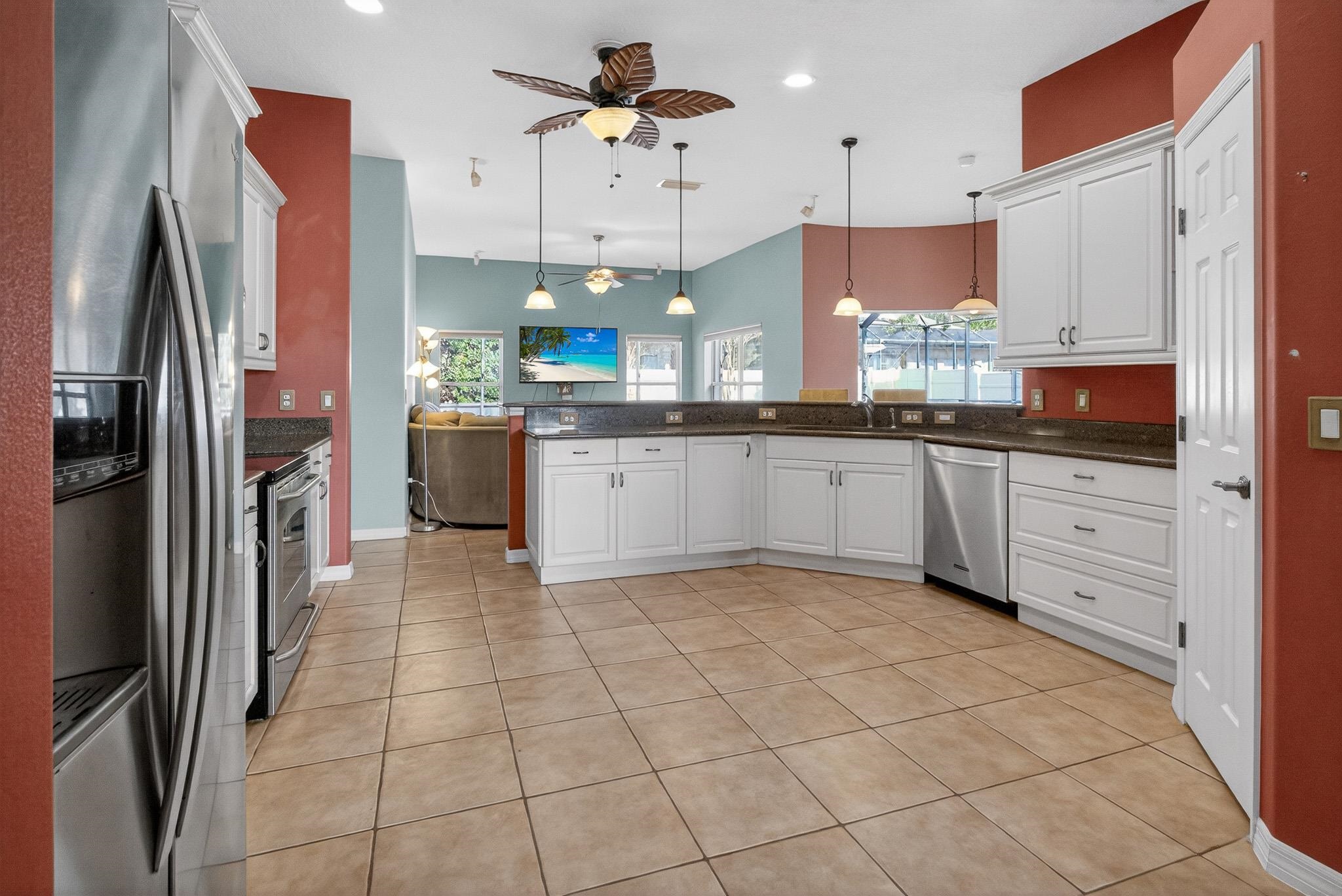 Image 6 of 50 For 18 Lewiston Ct