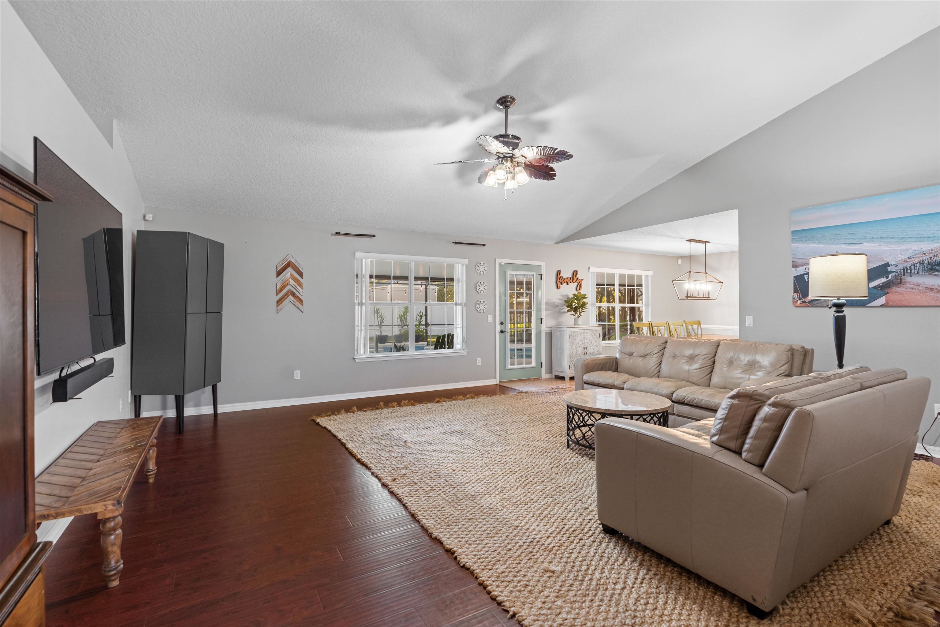 Image 14 of 35 For 11 Essington Ln