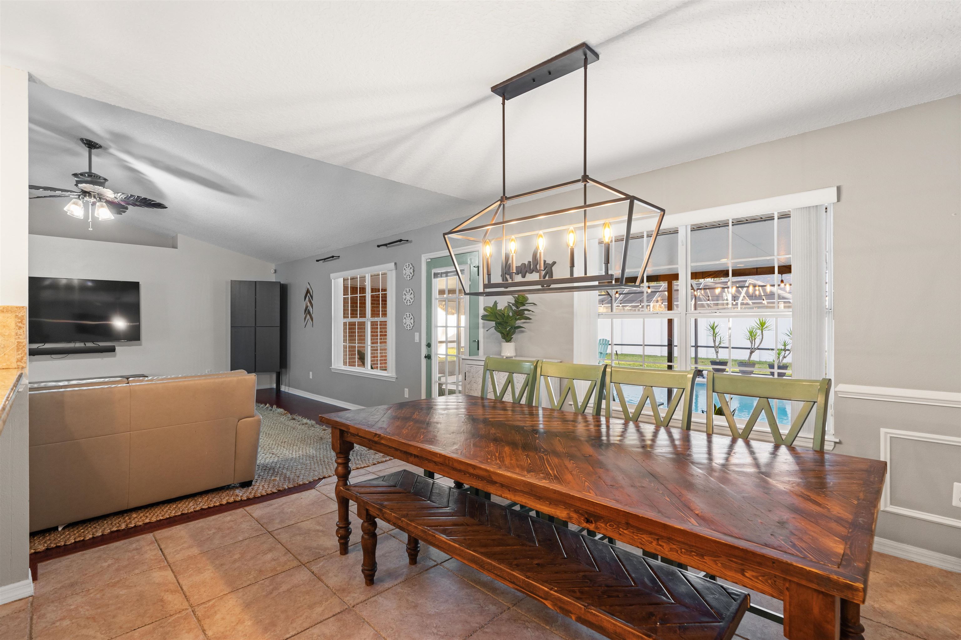 Image 17 of 35 For 11 Essington Ln