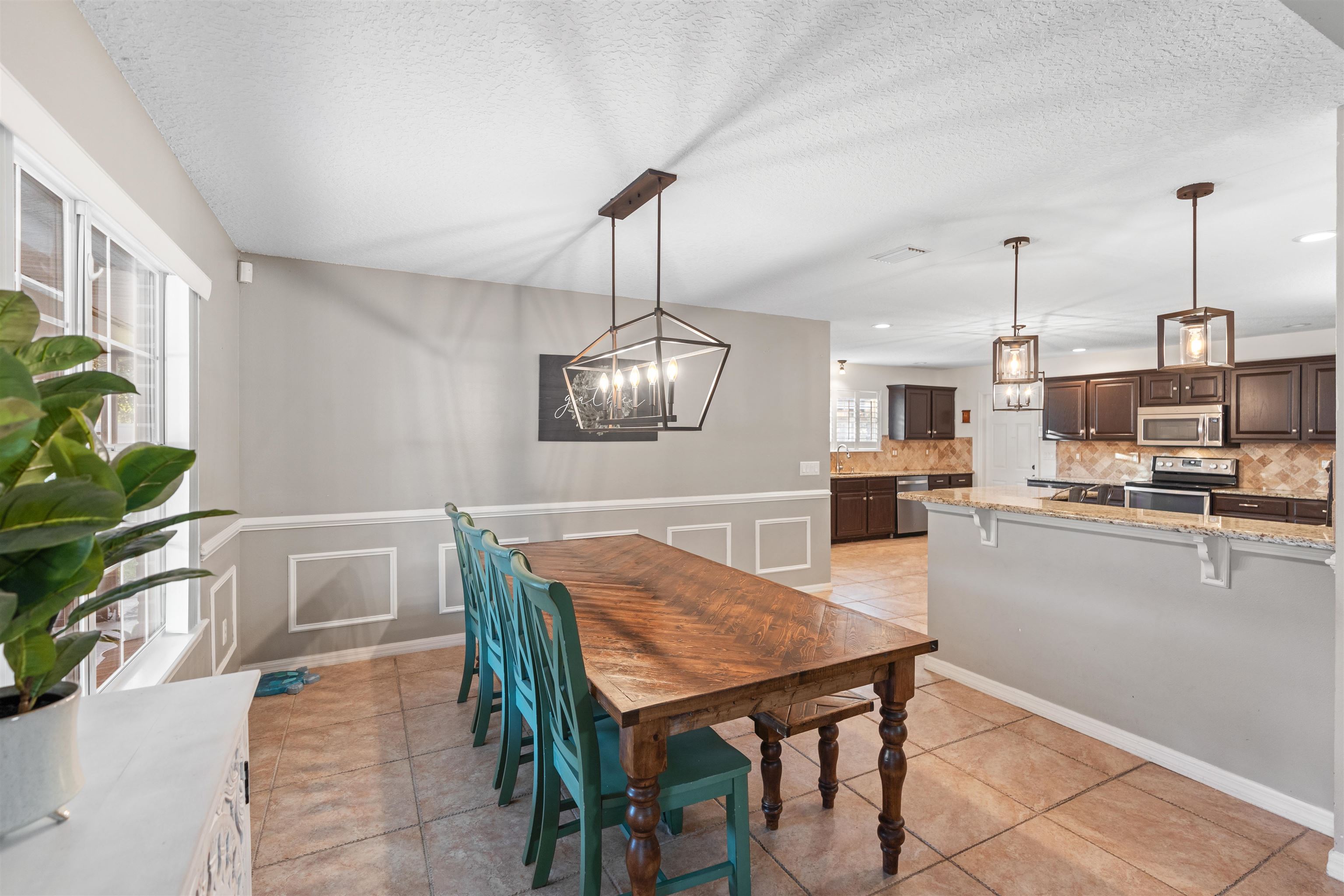 Image 19 of 35 For 11 Essington Ln