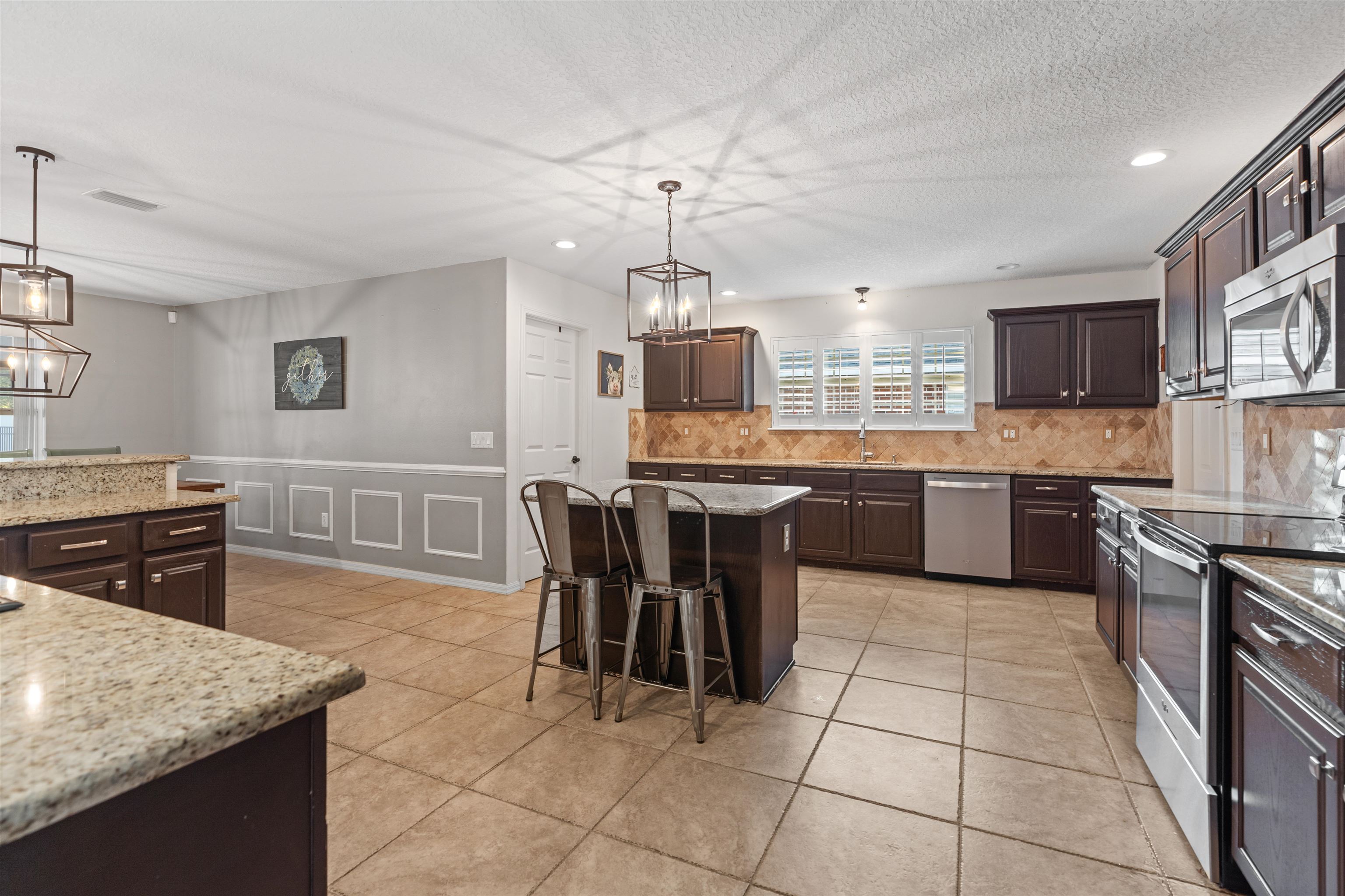 Image 20 of 35 For 11 Essington Ln