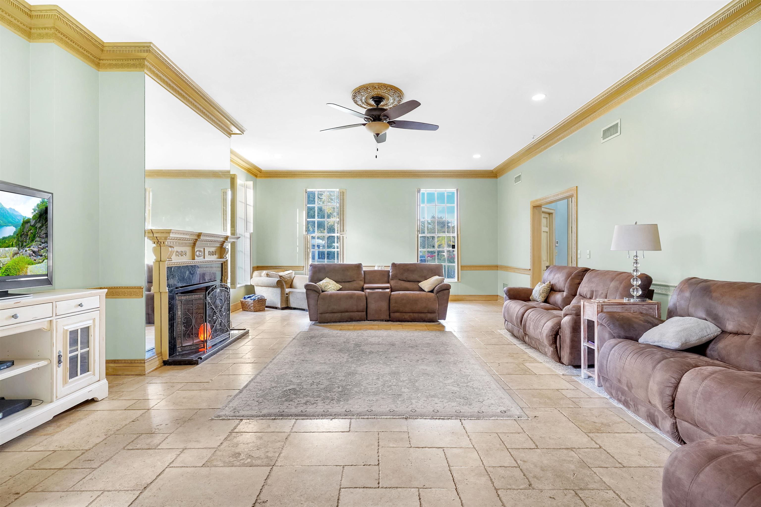 Image 12 of 47 For 40 Willow Drive