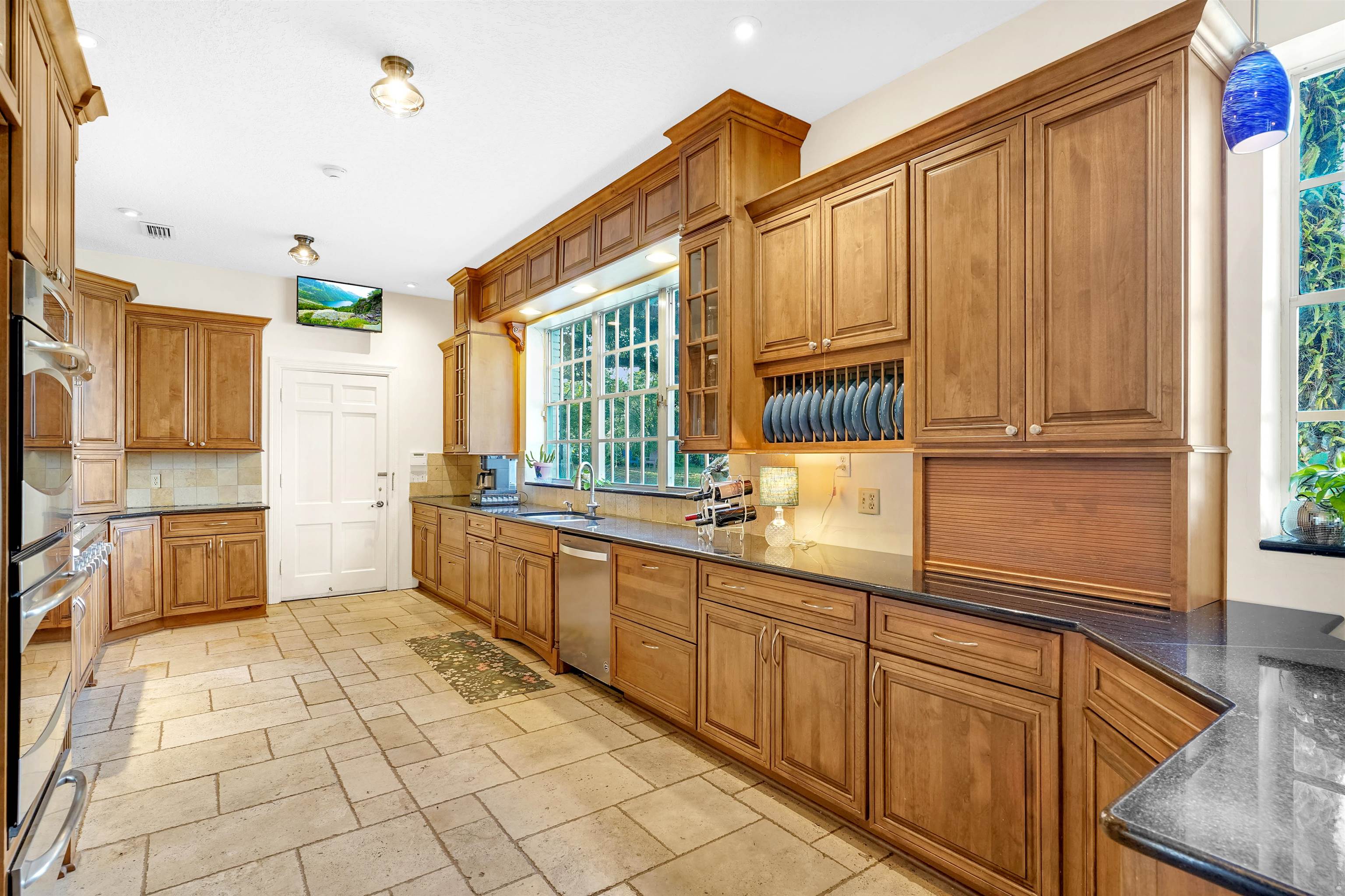 Image 16 of 47 For 40 Willow Drive