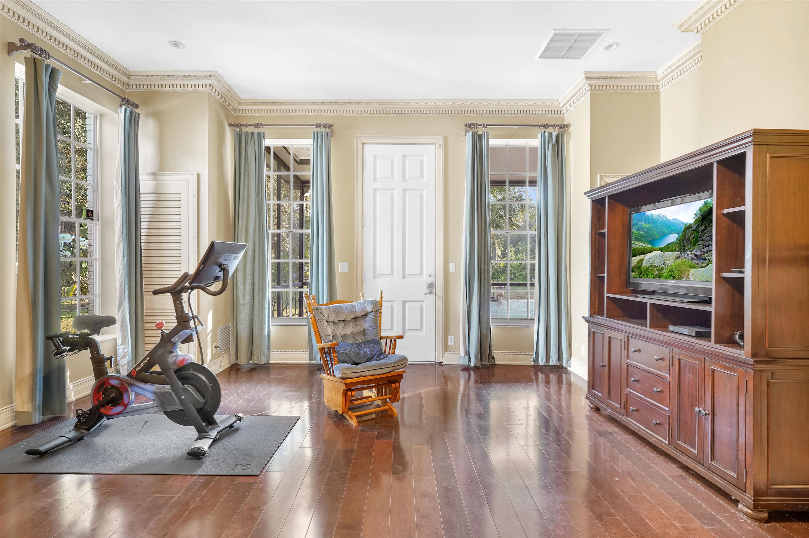 Image 22 of 47 For 40 Willow Drive