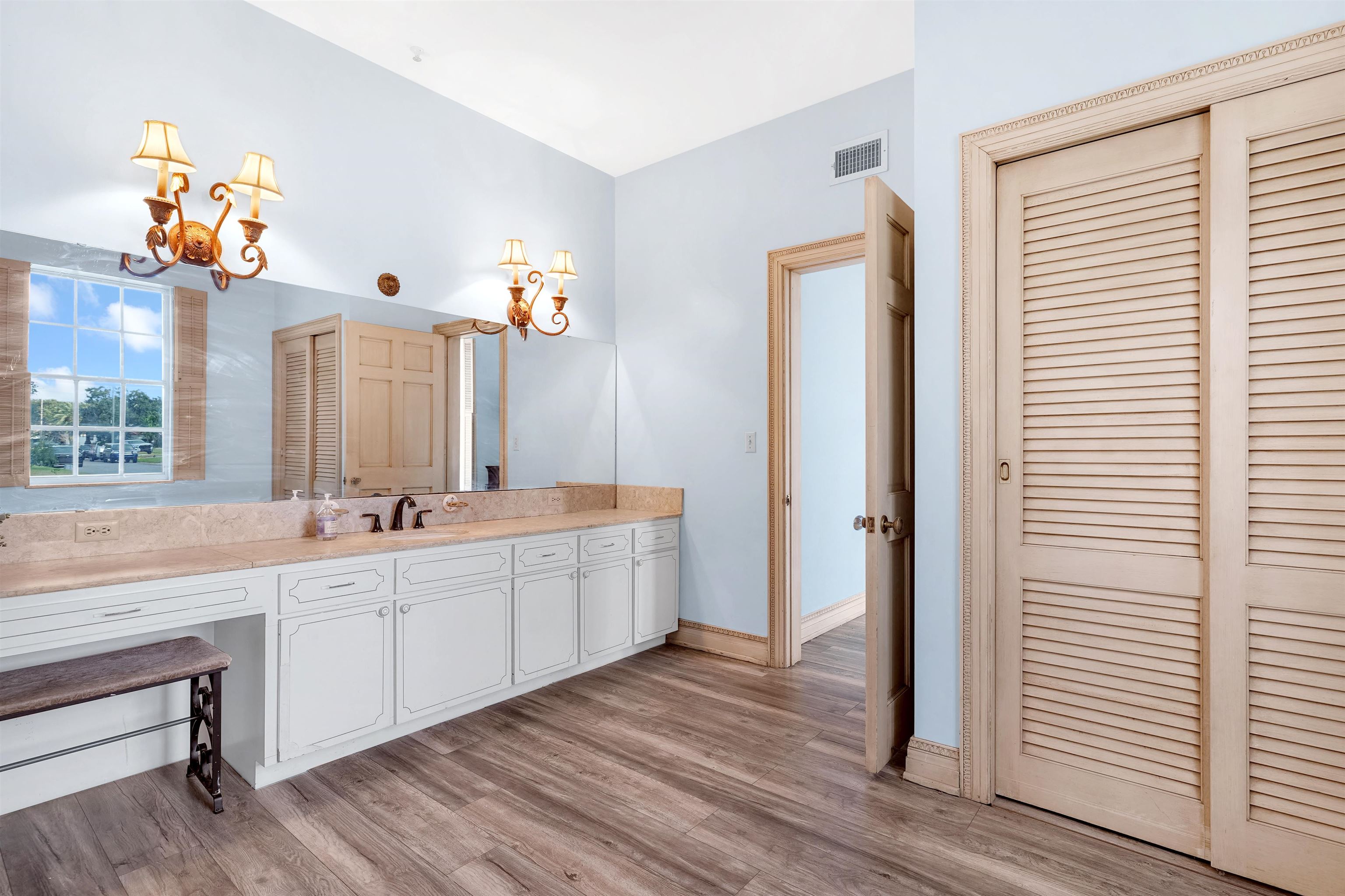 Image 35 of 47 For 40 Willow Drive