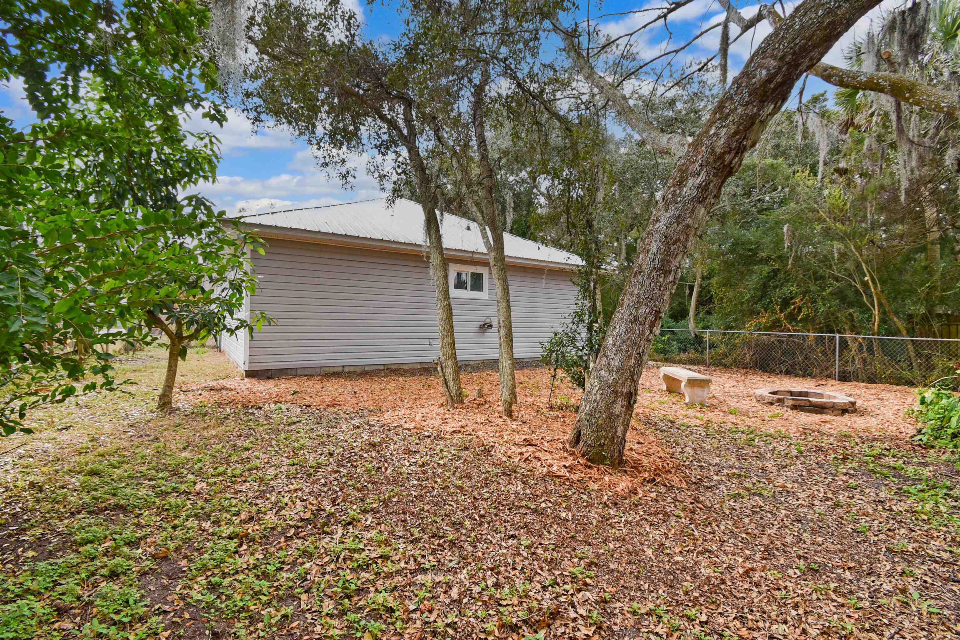 Image 32 of 36 For 497 Pyrus St