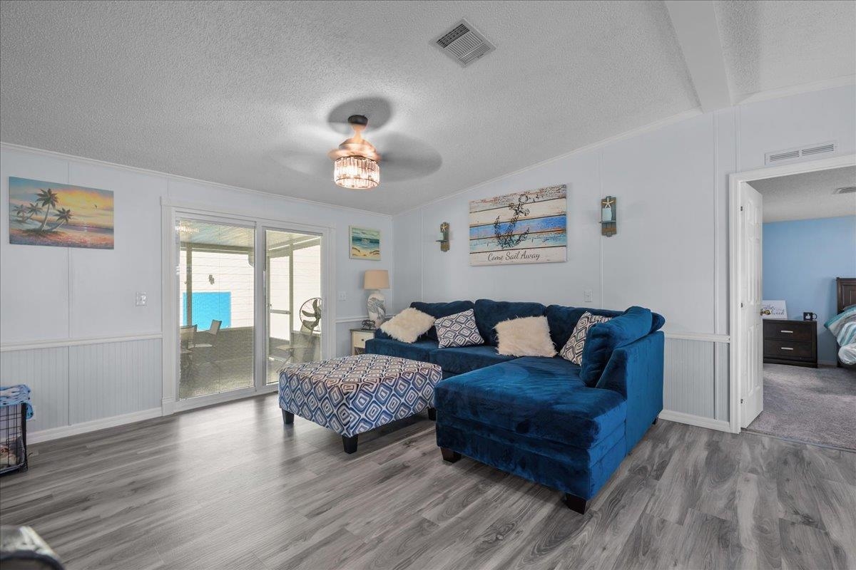 Image 15 of 45 For 116 Crescent Lake Shore Dr