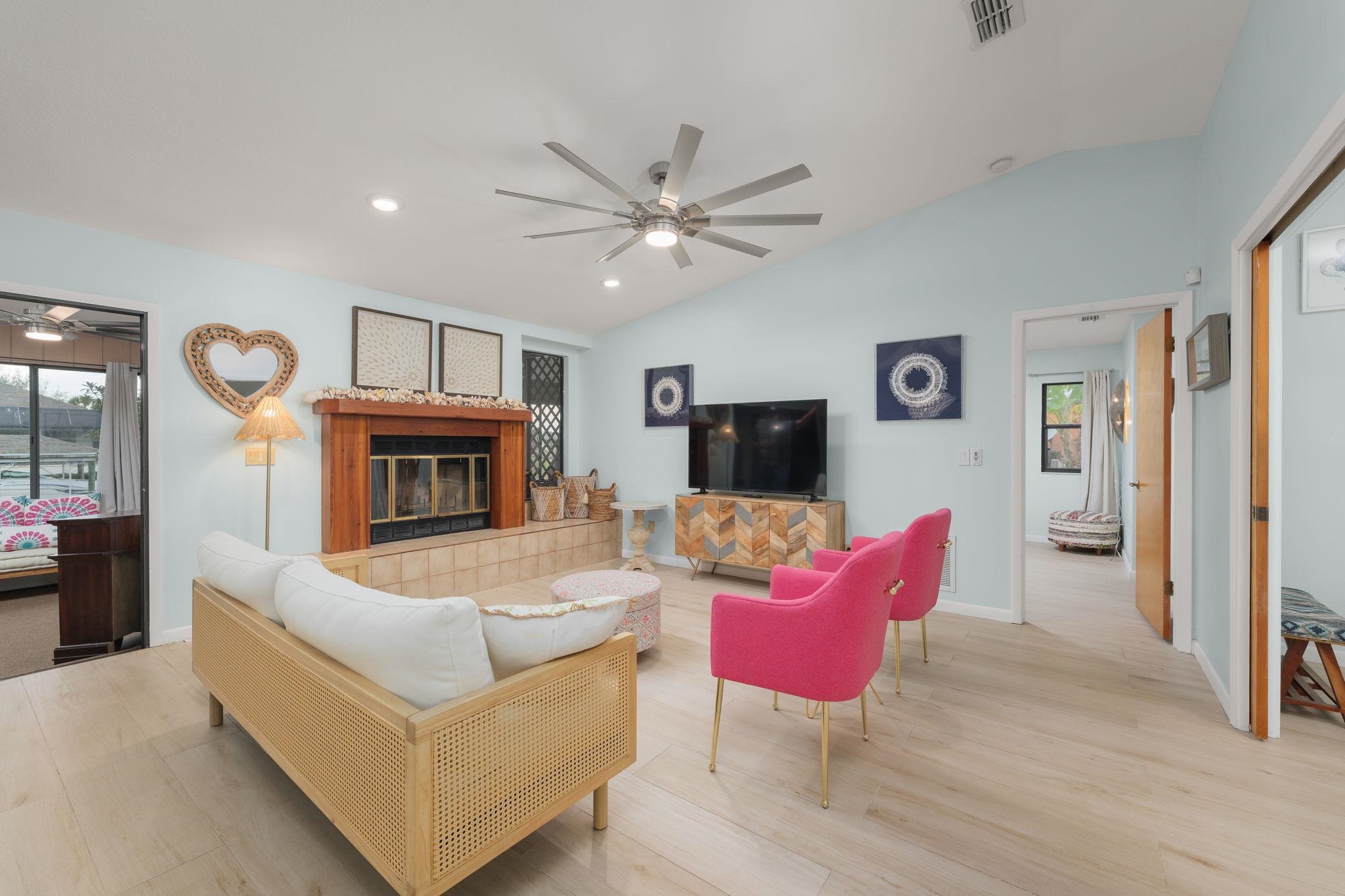 Image 10 of 39 For 25 Cottagegate Court