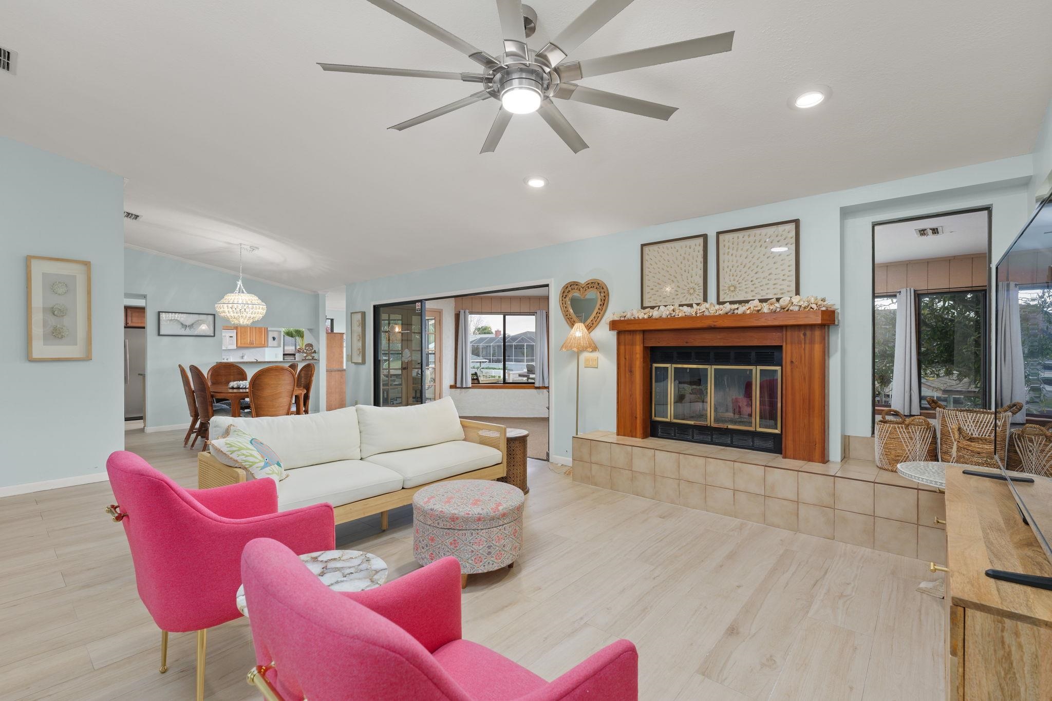 Image 11 of 39 For 25 Cottagegate Court